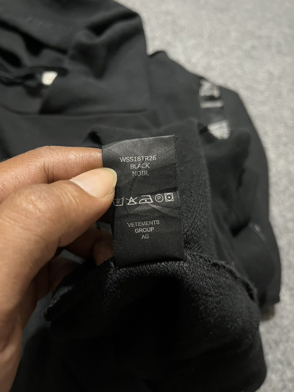 Vetements Vetements Tape Washing Lebel Hoodie Size US XXS / EU 40 - 21 Thumbnail