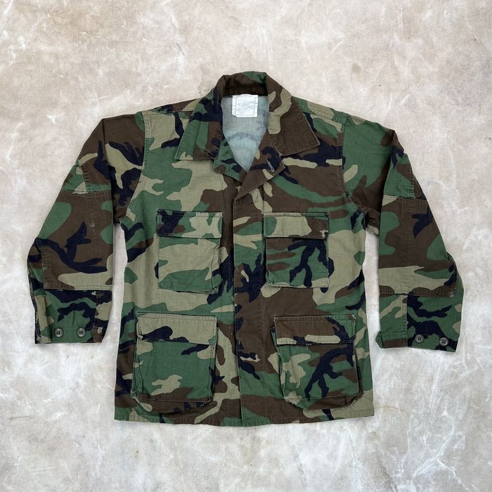 Vintage Vintage 1981 U.S. Military Woodland Camo Twill Combat Jacket ...