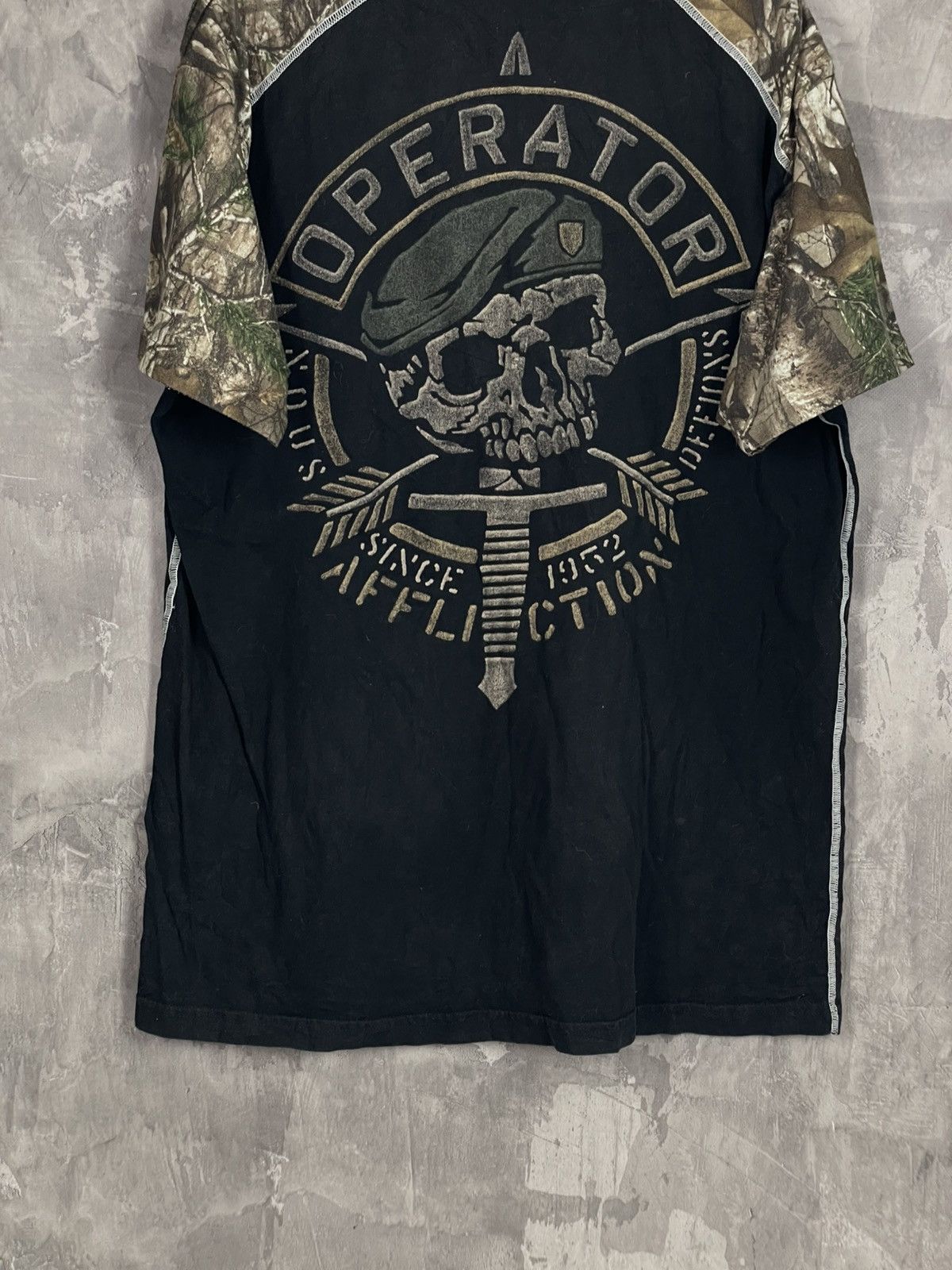 Vintage CRAZY Y2K Real Tree Camo Affliction T-Shirt Medium Size US XL / EU 56 / 4 - 6 Thumbnail