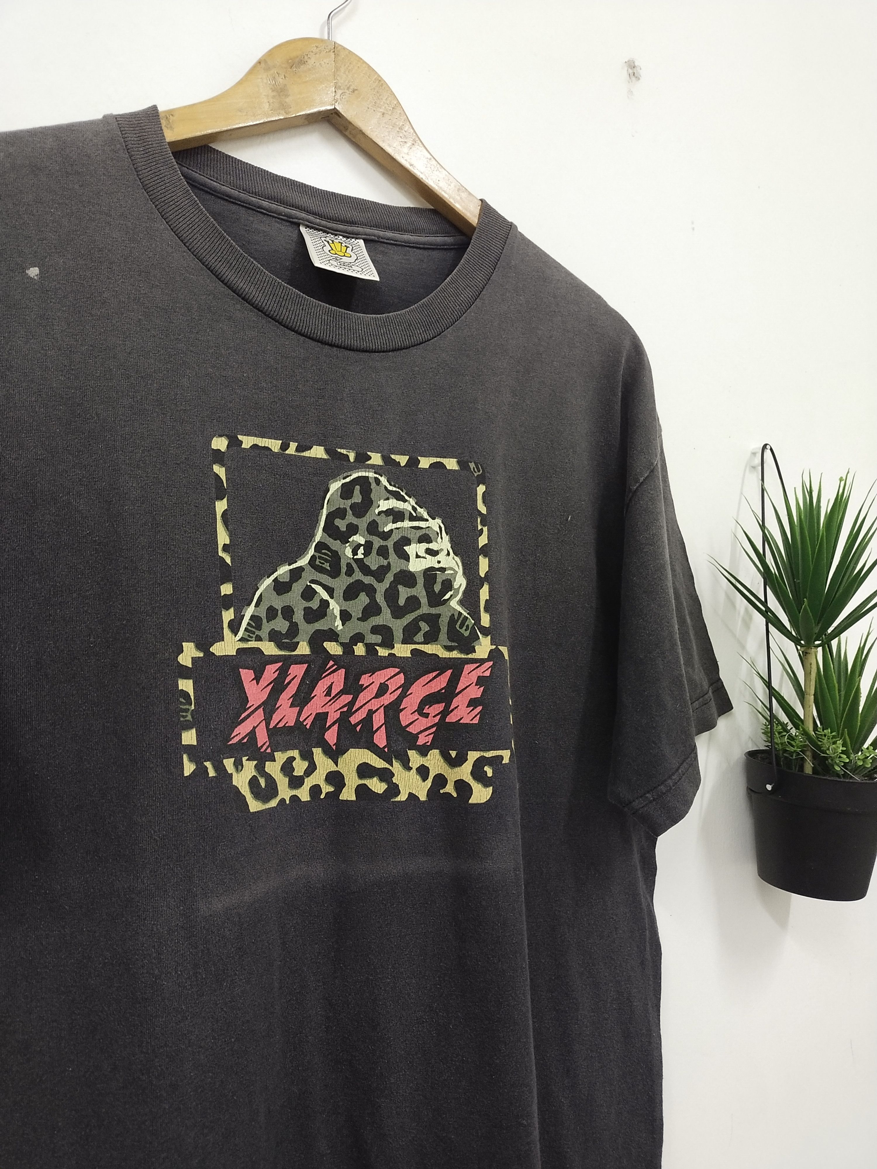 Xlarge Vintage X Large leopard design streetwear sunfaded tee Size US L / EU 52-54 / 3 - 5 Thumbnail
