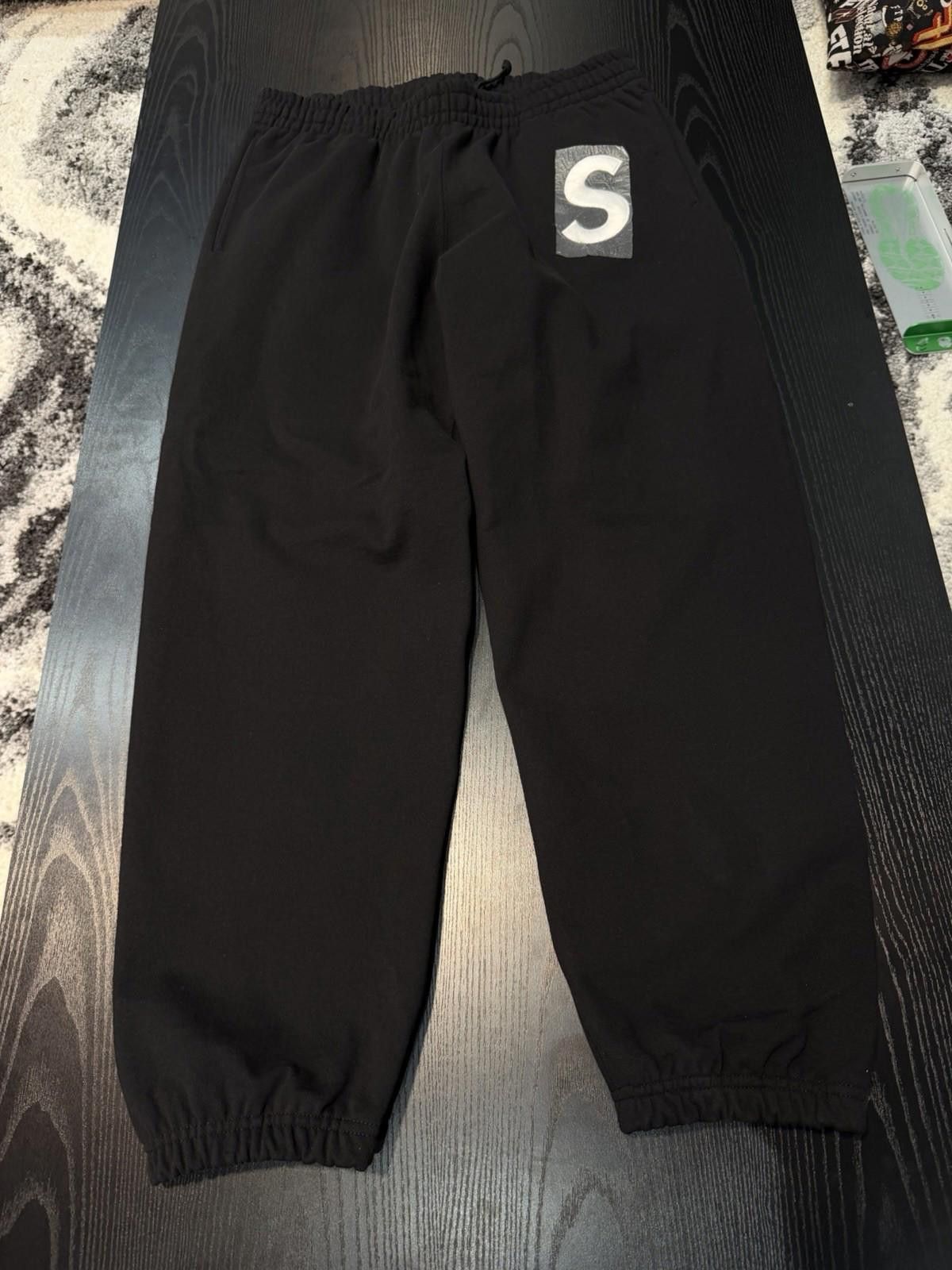 Supreme Supreme S Logo Sweatpants Black (SS25) Brand New Size Large Size US 34 / EU 50 - 2 Thumbnail