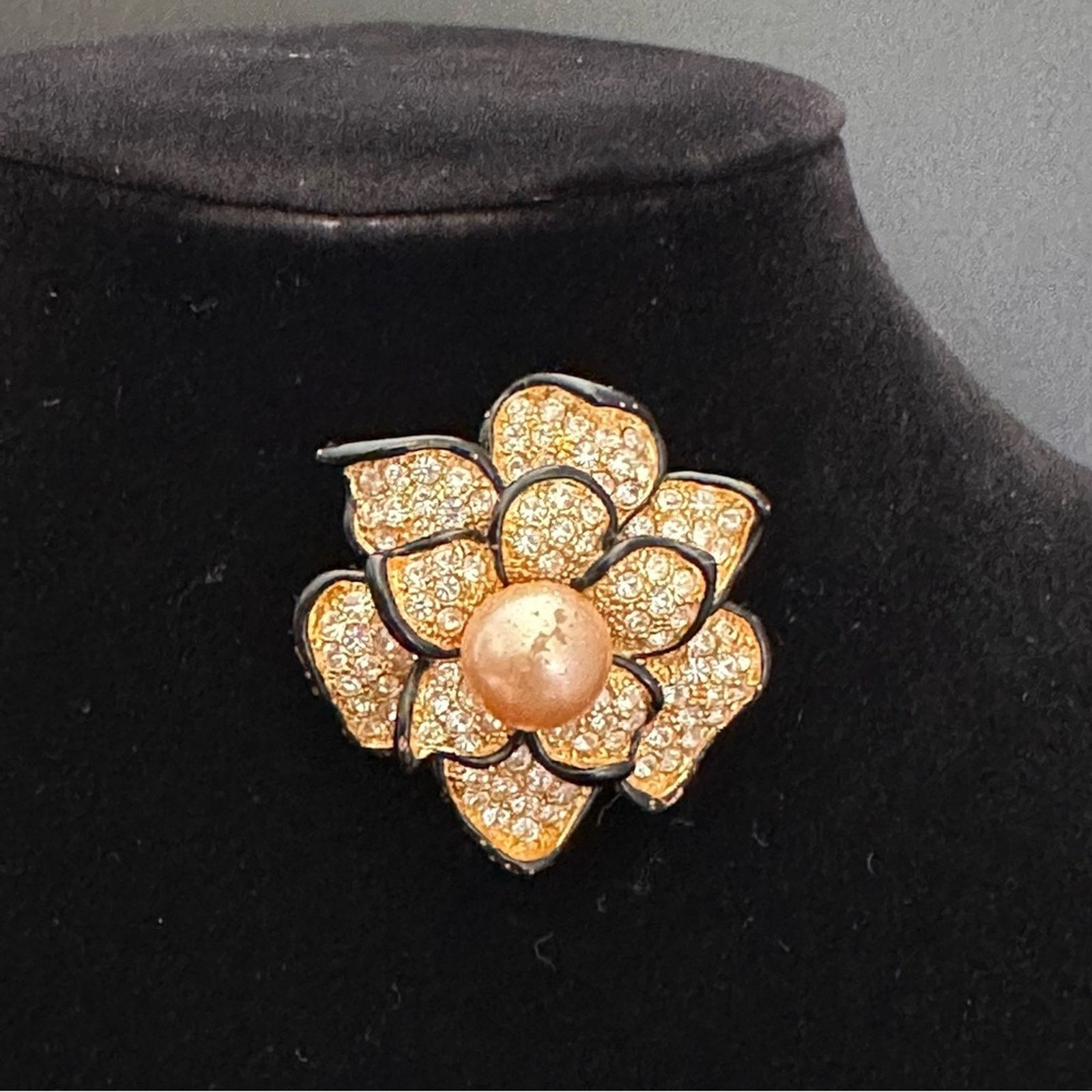 Other 80’s Vintage Rhinestone & Pearl Flower Brooch Size ONE SIZE - 2 Thumbnail