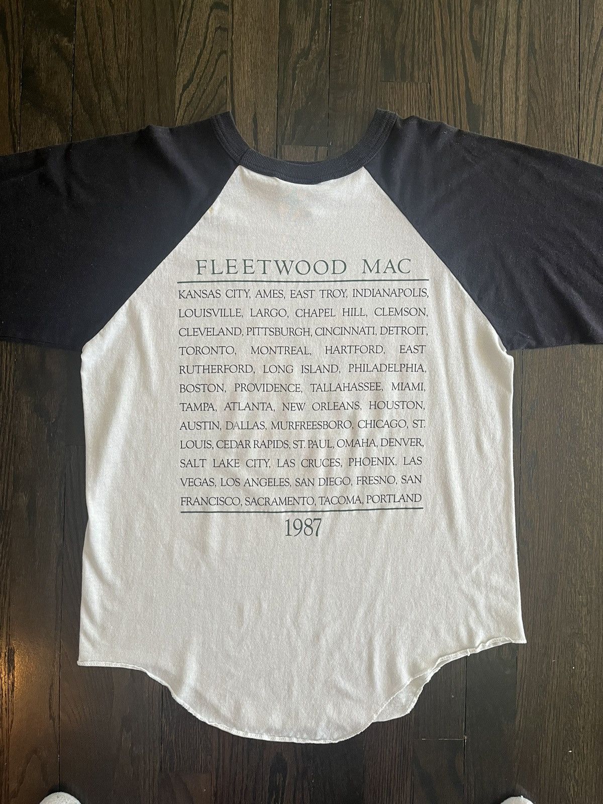 Band Tees Fleetwood Mac ‘Mac is Back’ Vintage 80s Tour Baseball Raglan Size US L / EU 52-54 / 3 - 2 Thumbnail