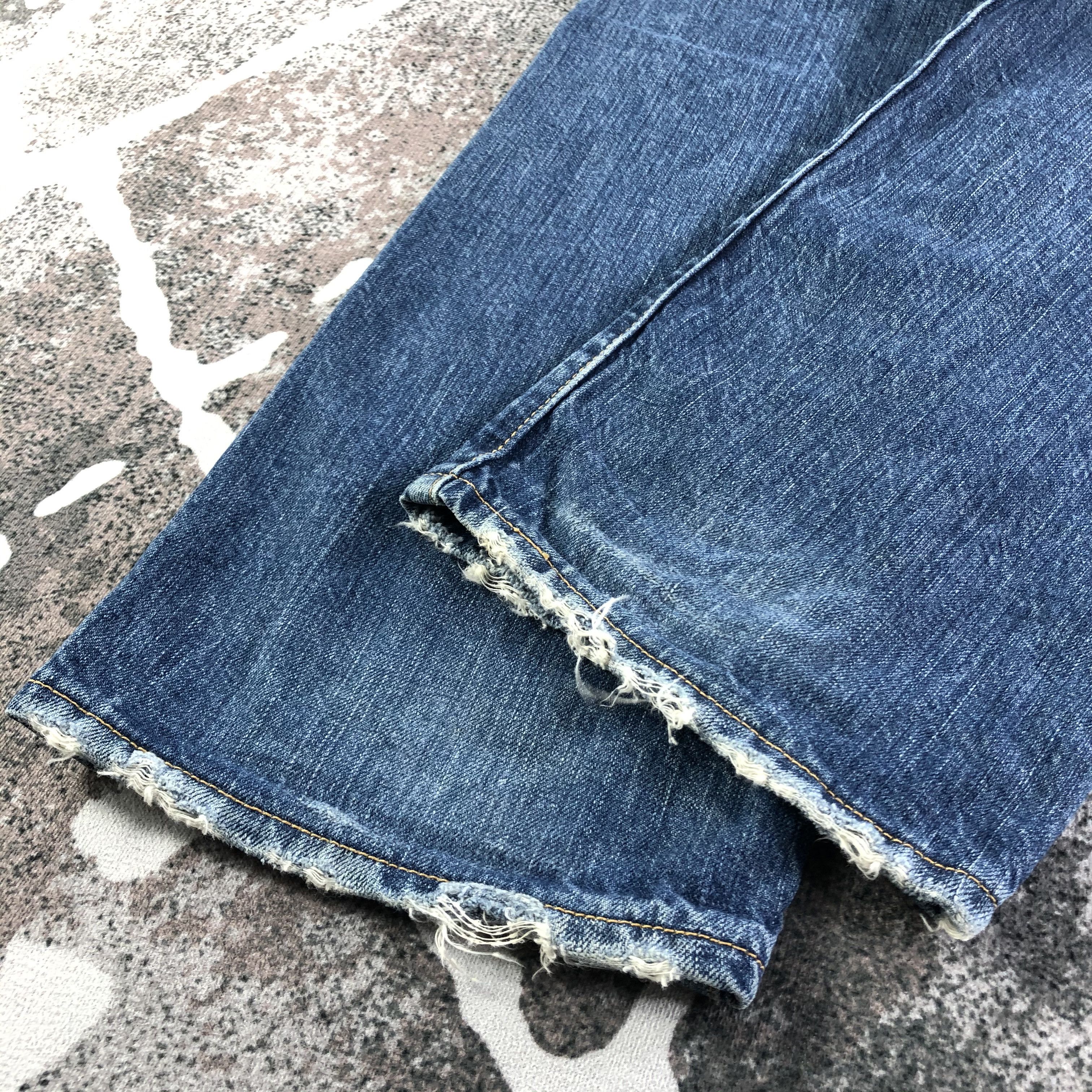 Levi's Vintage Levis 501 Jeans Blue Ripped Denim KJ2575 Size US 33 - 6 Thumbnail