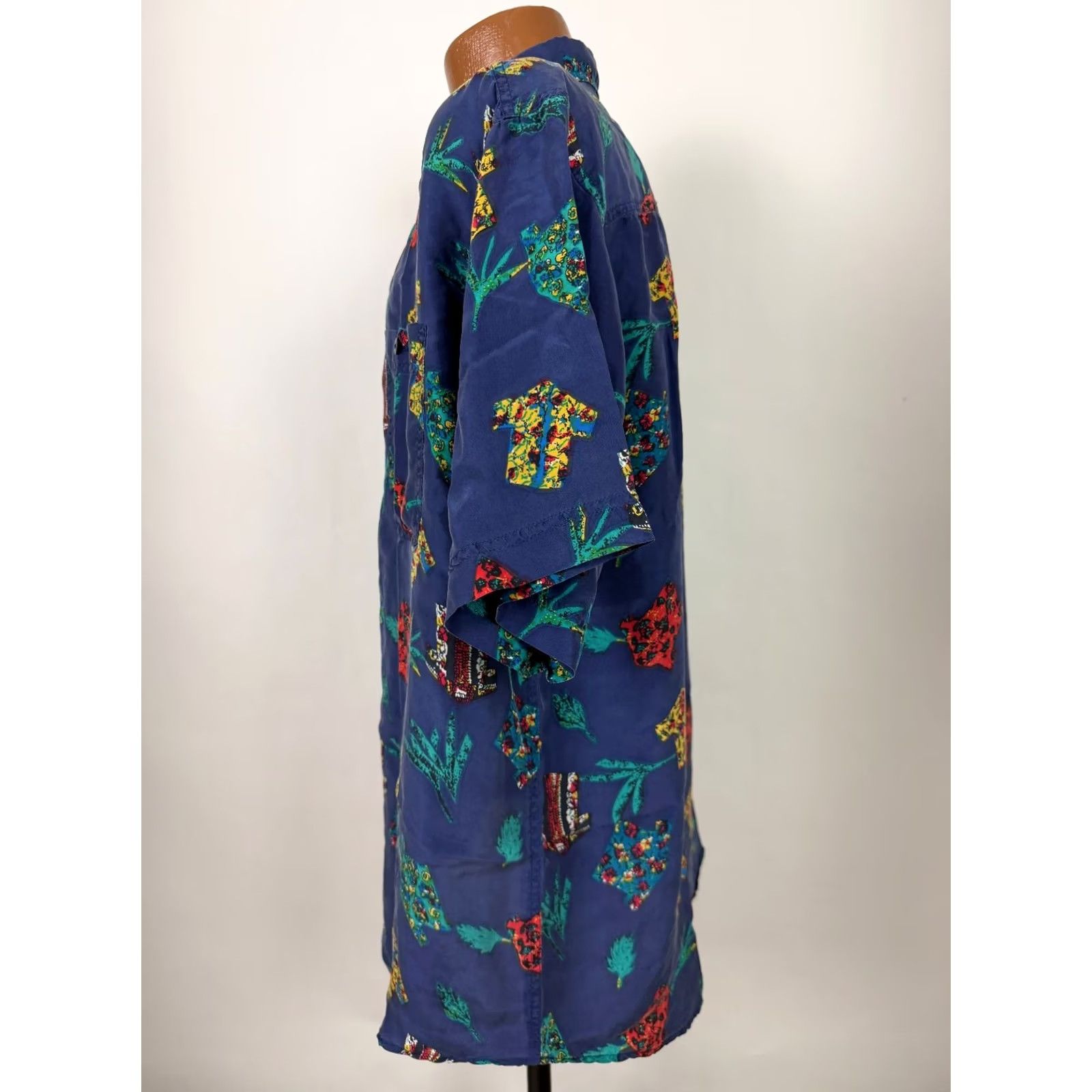 Vintage VINTAGE 90s Impact Shirt Men Large Hawaiian Patterns Surf Luau Button Up Silk Blue Size US L / EU 52-54 / 3 - 7 Thumbnail