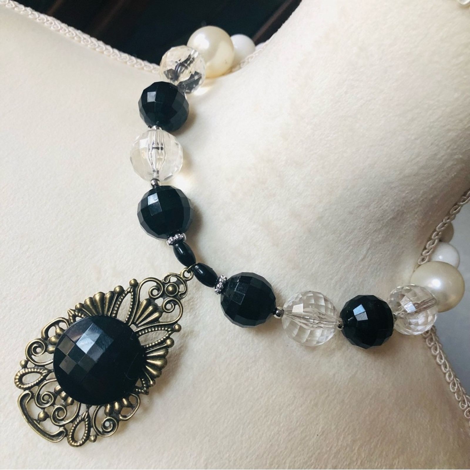 Handmade Handcrafted classy elegant bold glass Pearl necklace Size ONE SIZE - 1 Thumbnail