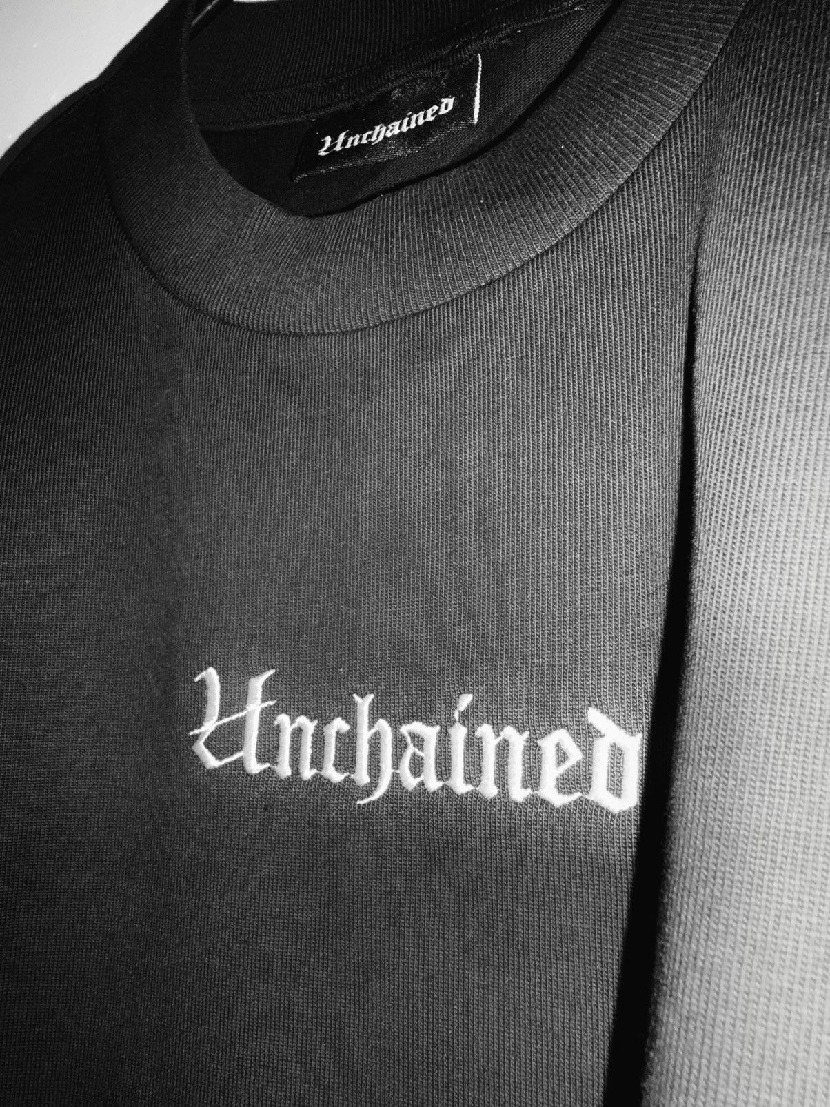 Other Embroidered Unchained T-Shirt Size US XL / EU 56 / 4 - 2 Thumbnail
