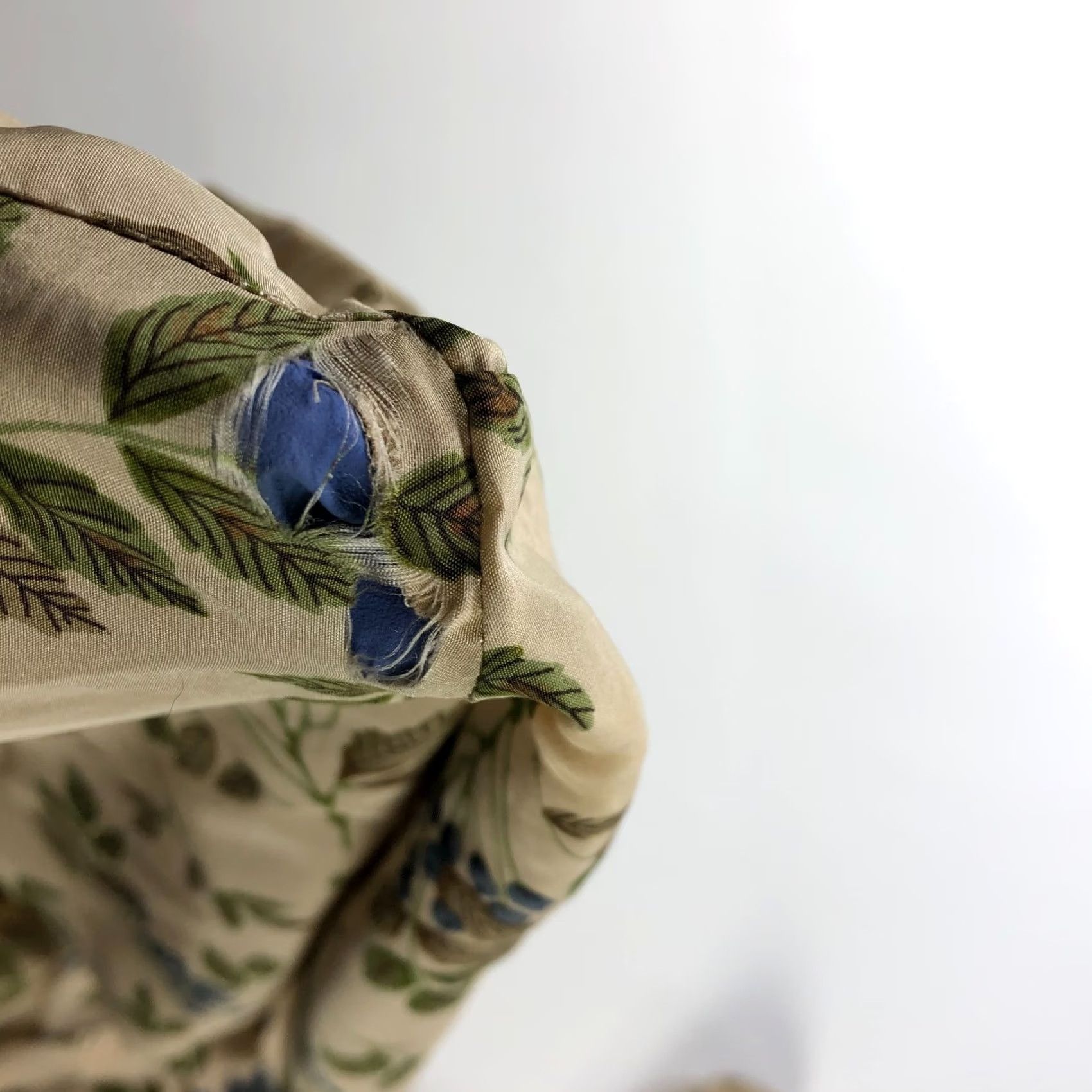 Liz Claiborne Elisabeth By Liz Claiborne 100% Silk 16 Button Long Sleeve Shirt Liz Claiborne Shirt Button-Up Silk Beige Floral Classic Casual Women Size 16 Size XXL / US 16-18 / IT 52-54 - 5 Thumbnail