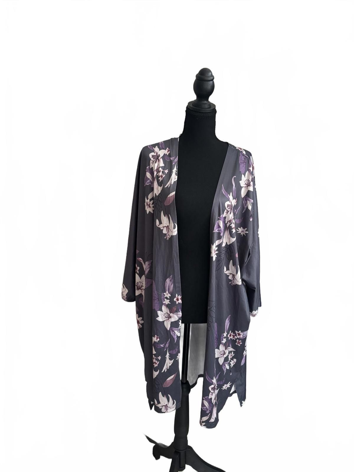 The Unbranded Brand Boho Floral Print Kimono Cardigan in Purple and Black Size M / US 6-8 / IT 42-44 - 1 Thumbnail