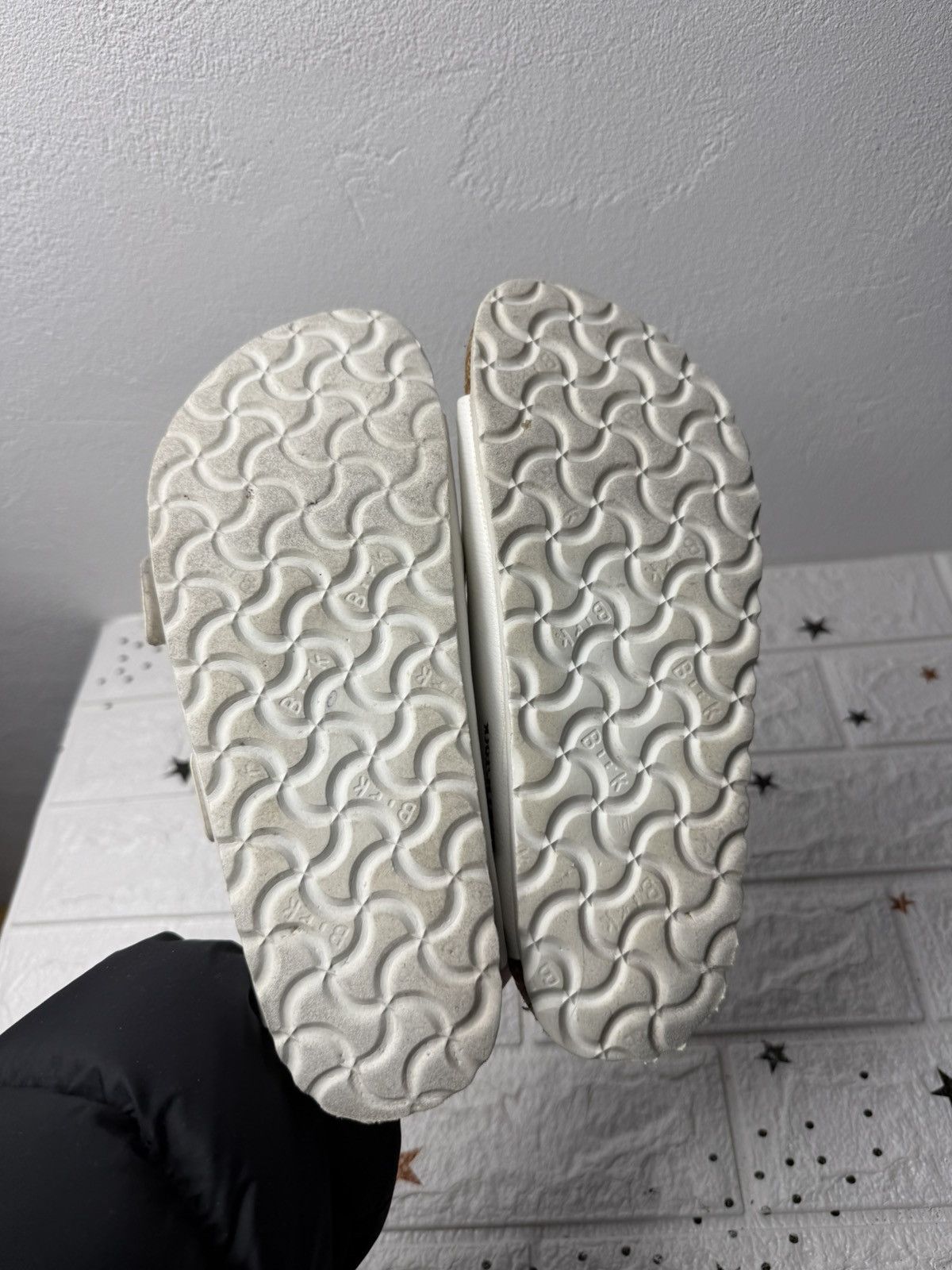 Birkenstock BIRKENSTOCK US7 UK4 EUR37 Women's Flip Flop White Size US 7 / IT 37 - 8 Thumbnail