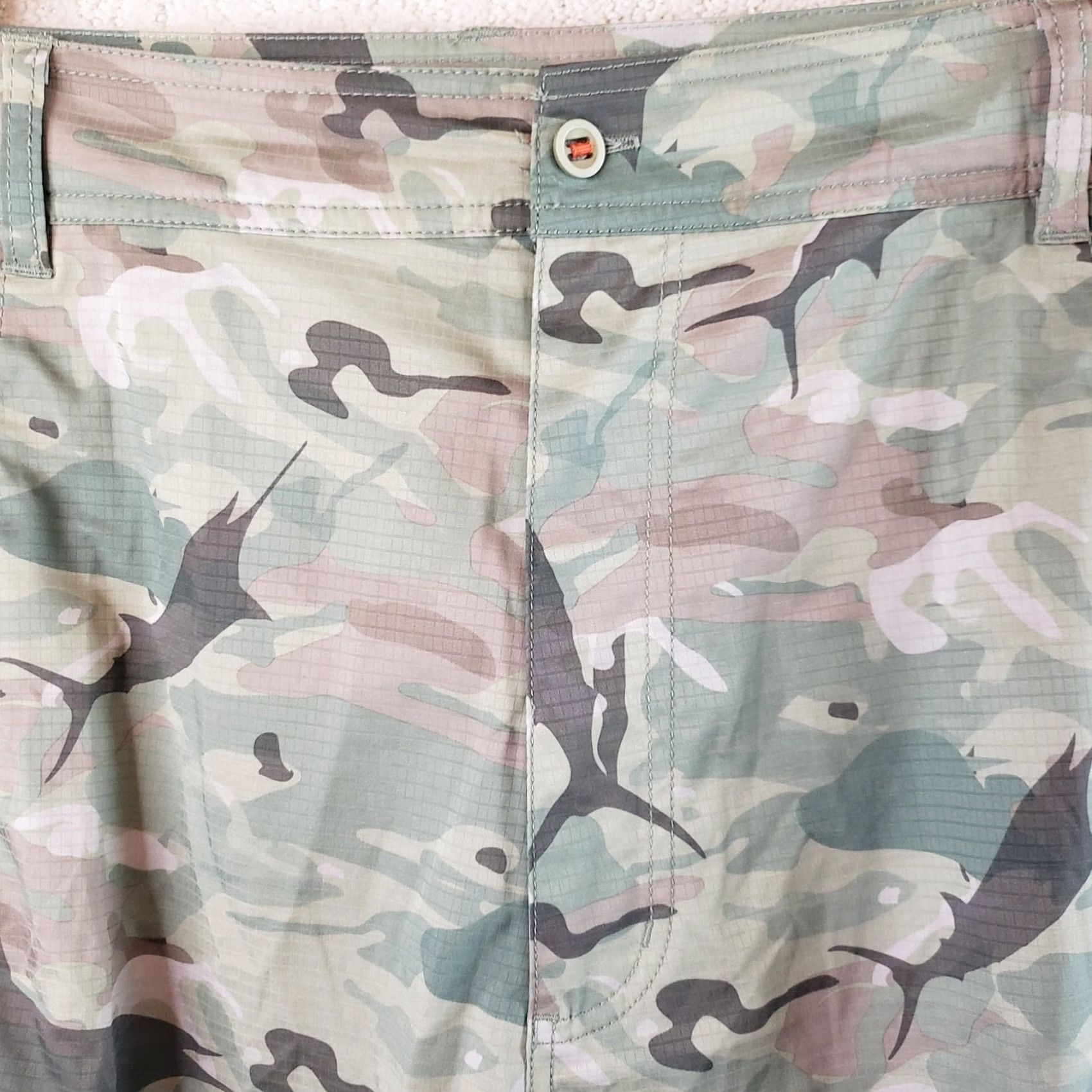 Vintage AFTCO Mens Cargo Shorts Size 42x10 Fish Pattern Camo Performance Stretch Casual Travel Size US 42 / EU 58 - 7 Thumbnail