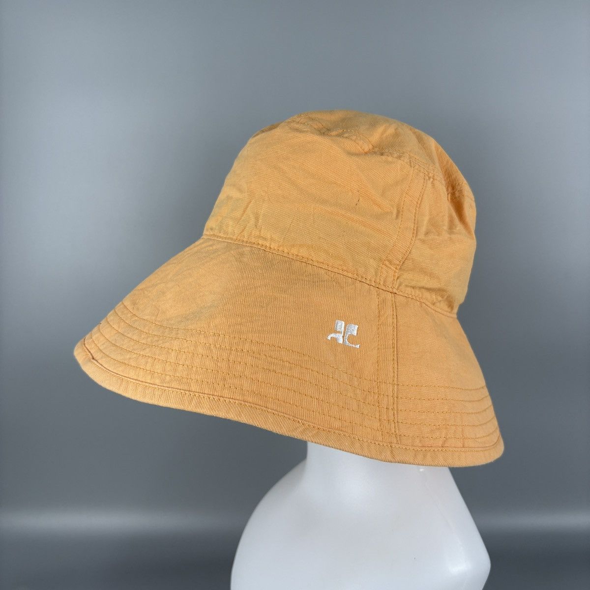 Courreges × Vintage Vintage courreges hat backet Size ONE SIZE - 1 Thumbnail