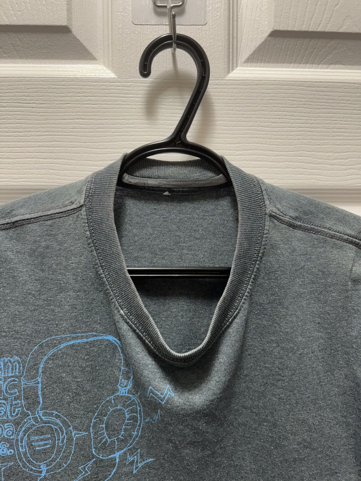 Vintage Vintage Wired Headphones MP3 Y2K Teal Graphic Shirt Size US M / EU 48-50 / 2 - 4 Thumbnail