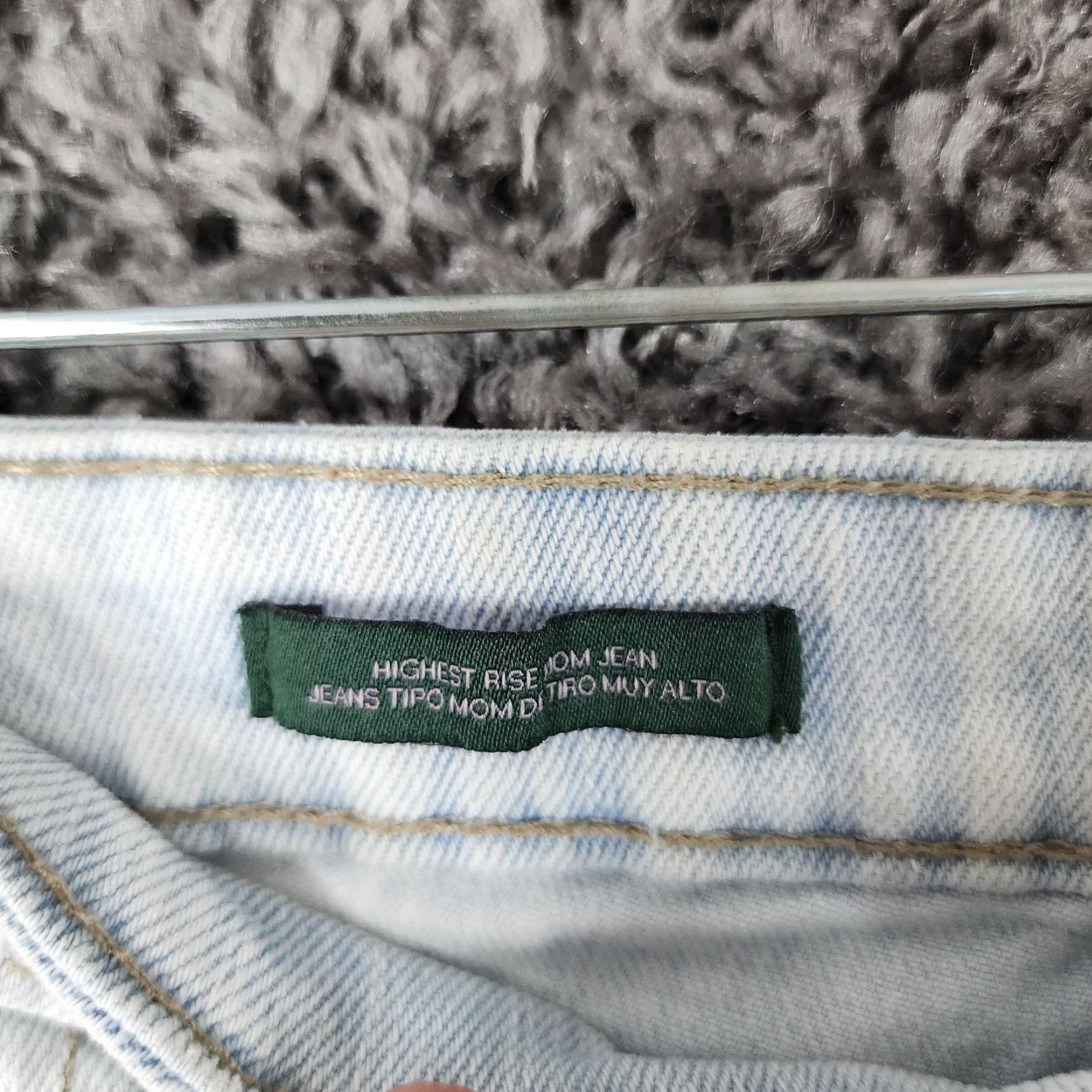 Vintage Wild Fable Jeans Light Wash Distressed High Rise Mom Size 6 Blue Womens Size 28" / US 6 / IT 42 - 4 Thumbnail