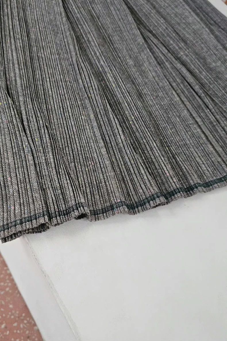 Issey Miyake Issey Miyake size:3 Grey Mosaic spotted pleated skirt Size 31" - 5 Thumbnail