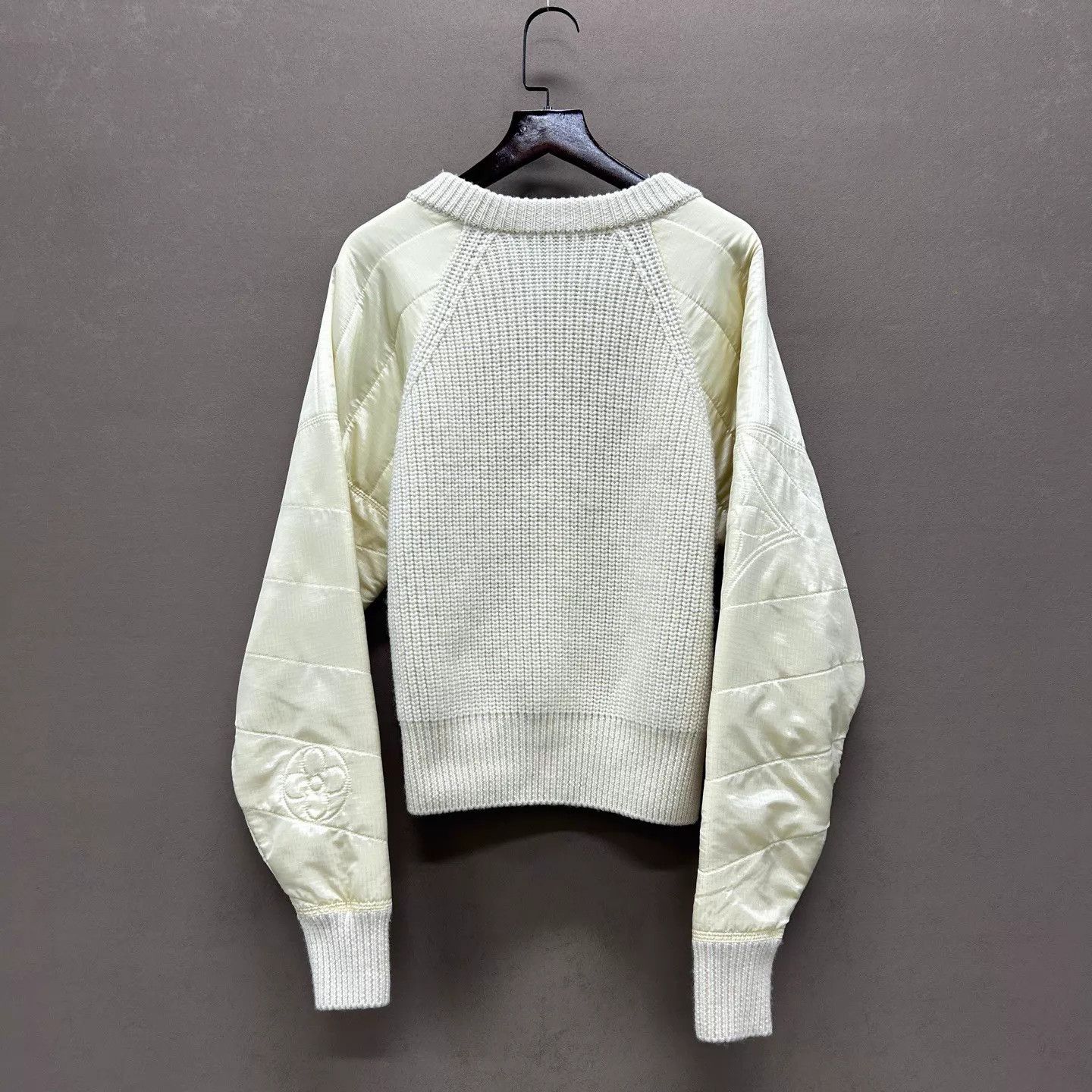 Louis Vuitton LOUIS VUITTON pale yellow crew neck knit sweater XS Size XS / US 0-2 / IT 36-38 - 2 Thumbnail