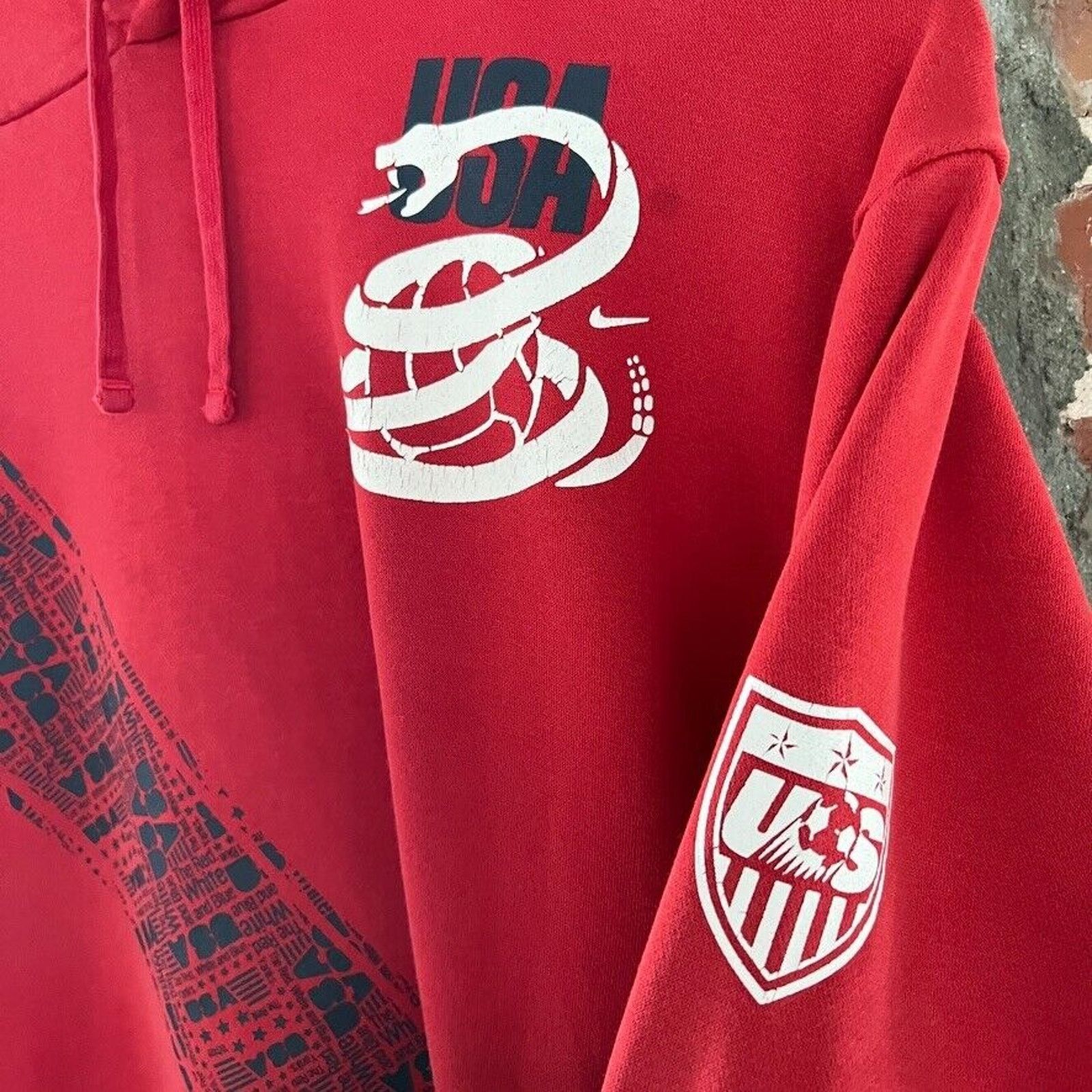 Nike VTG Nike USMNT Soccer Red Snake Men's Hoodie XL Size US XL / EU 56 / 4 - 4 Thumbnail