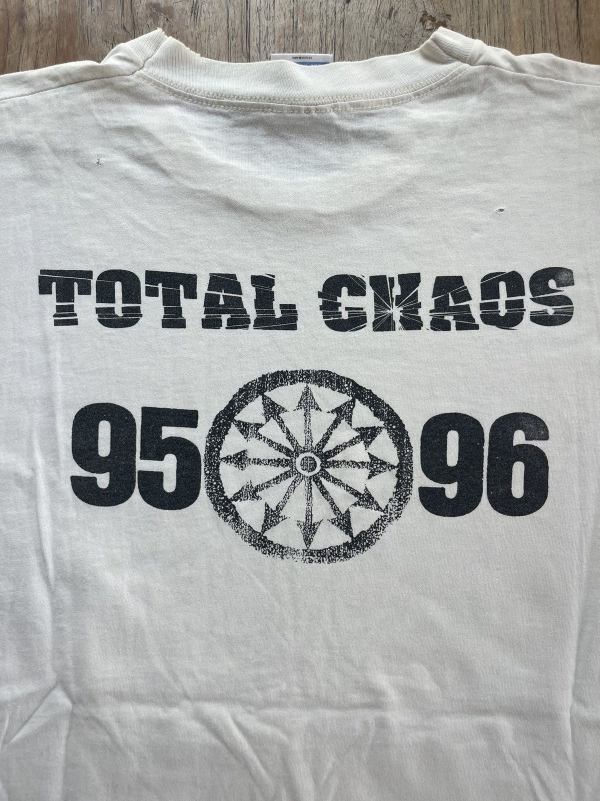 Band Tees × Vintage Vintage LEVELLERS Zeitgeist Total Chaos 95/96 Band Tshirt Size US XL / EU 56 / 4 - 9 Thumbnail