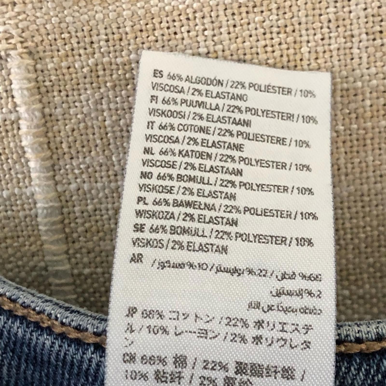 American Eagle Outfitters 12L American Eagle High-Rise Distressed Blue Mom Jeans Size 34" / US 12 / IT 48 - 9 Thumbnail