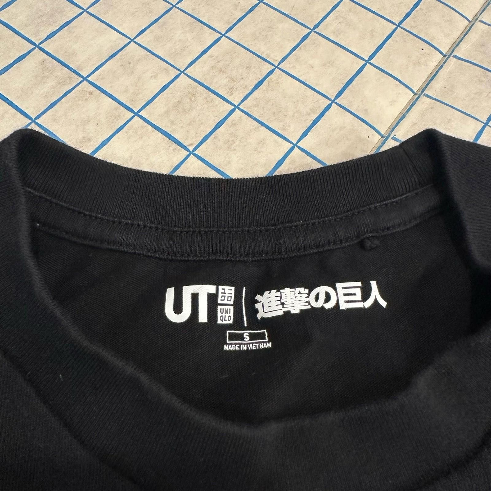 Uniqlo Uniqlo Japan Attack on Titan Shirt Black Small AOT Size US S / EU 44-46 / 1 - 3 Thumbnail