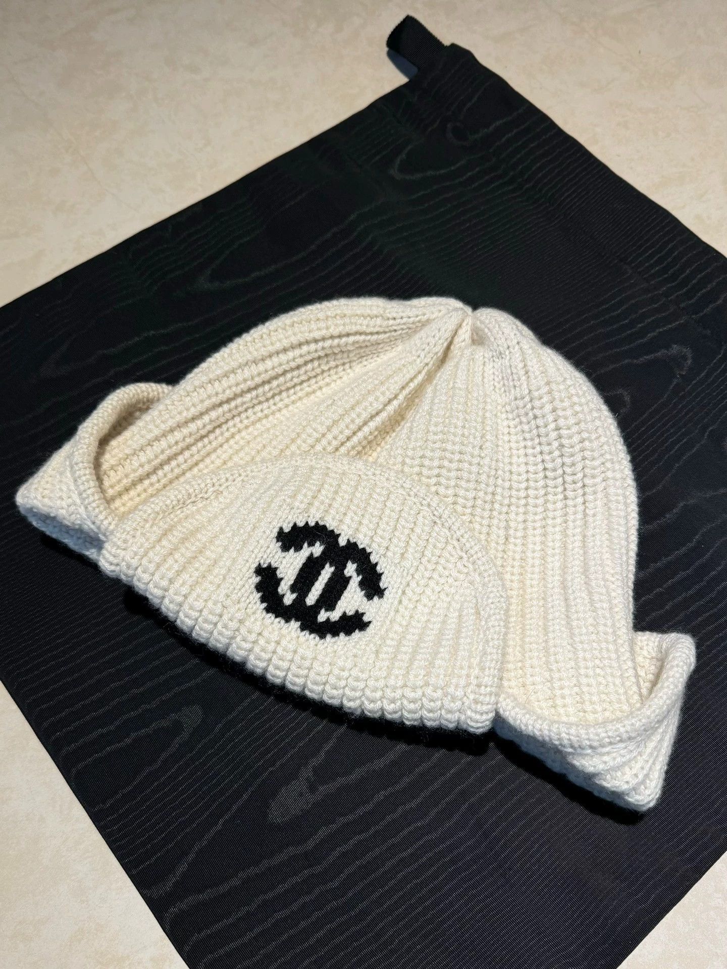 Chanel CHANEL Knit Beanie GD Jennie Size ONE SIZE - 1 Thumbnail