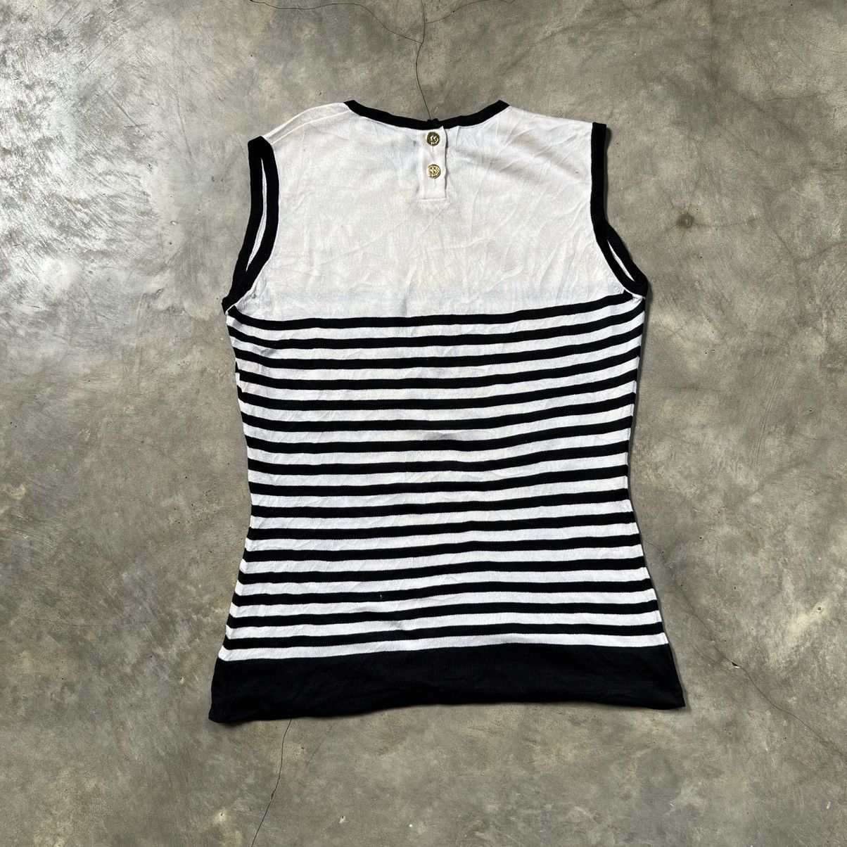 Salvatore Ferragamo Vintage 90s Salvatore Ferragamo Knit Stripe Vest Size M / US 6-8 / IT 42-44 - 2 Thumbnail