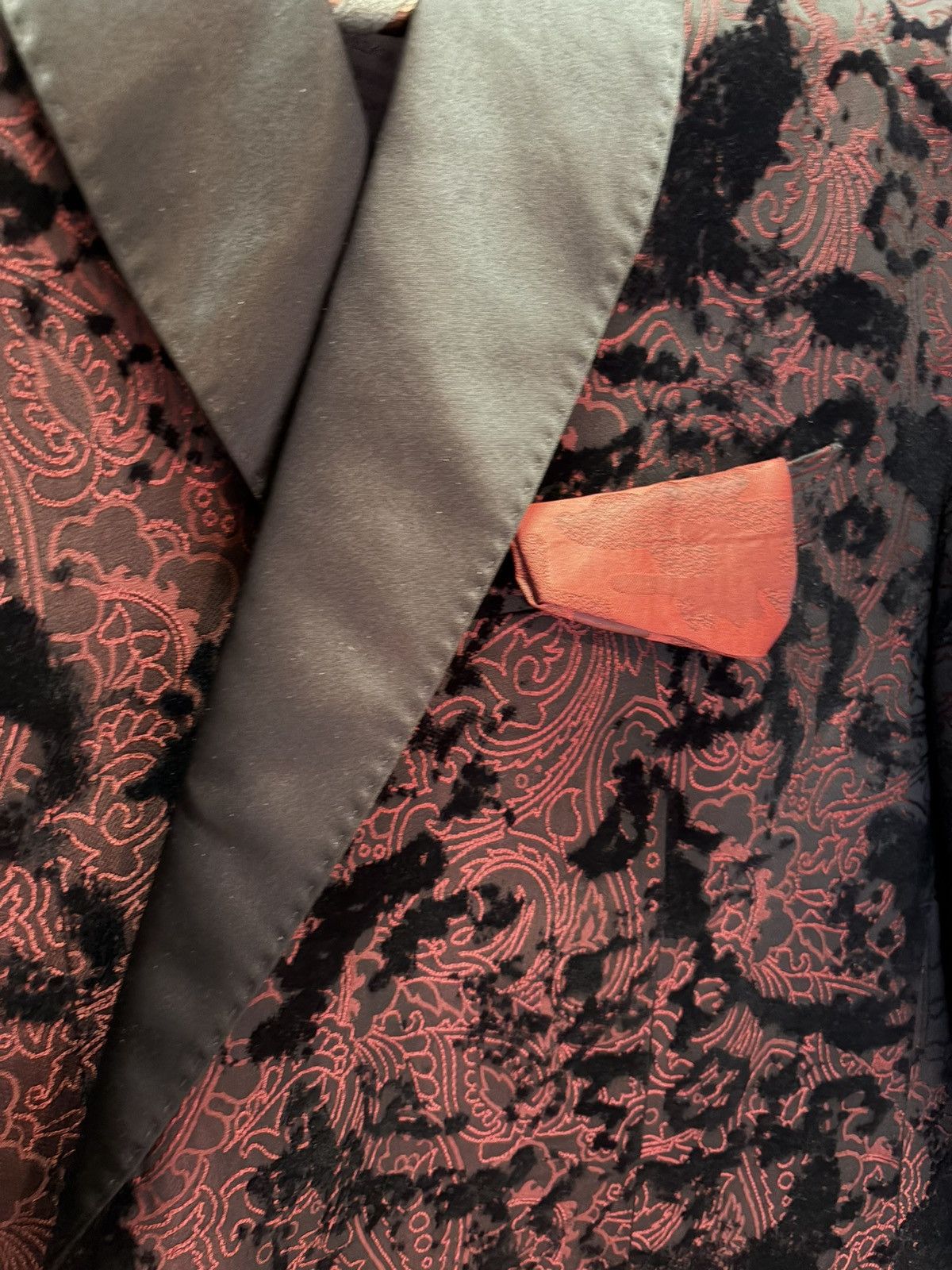Robert Graham New Robert Graham Paisley Black/Red Dinner Jacket (48R) Size 48R - 2 Thumbnail