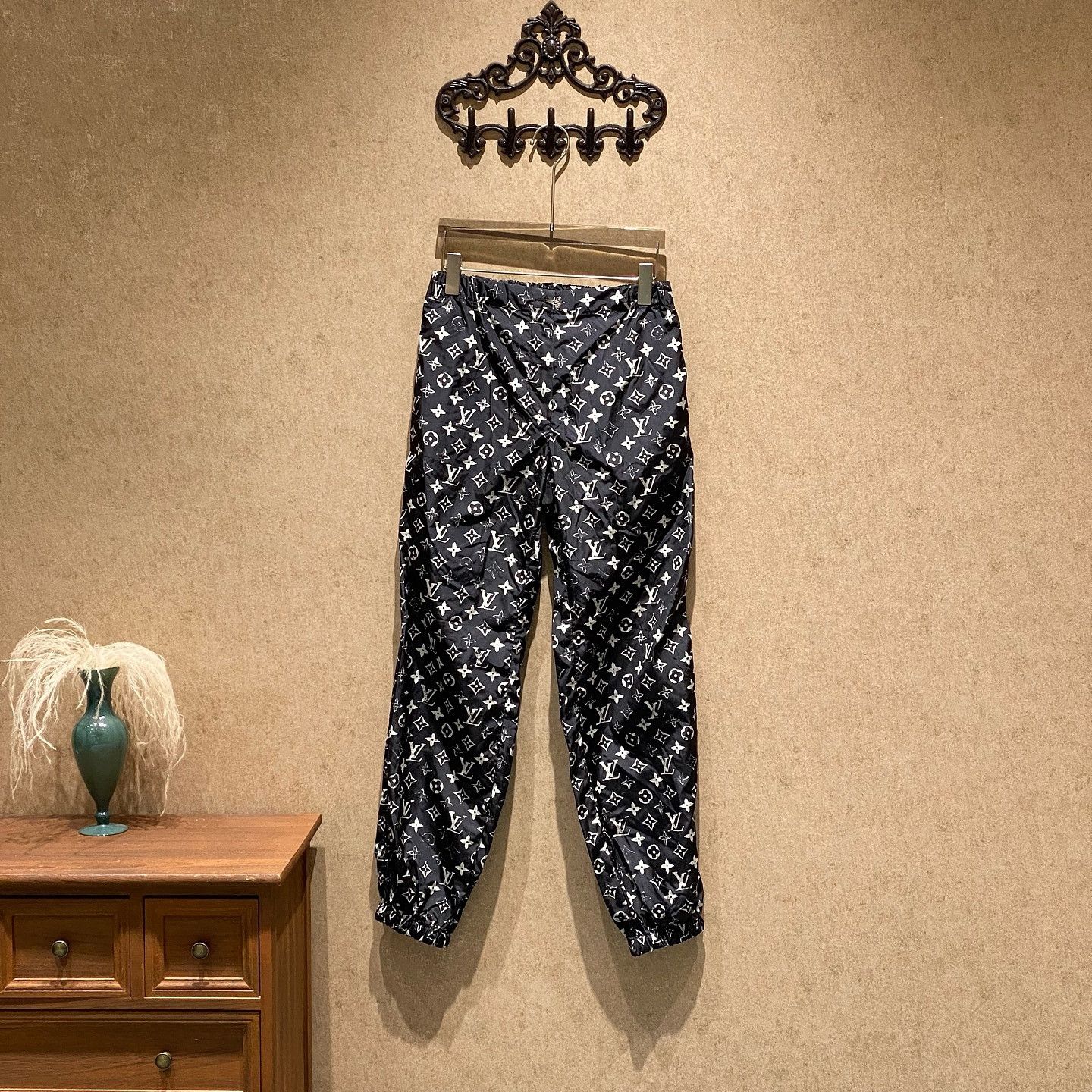 Louis Vuitton LOUIS VUITTON Monogram Joggers Size 36 Size 25" / US 0 / IT 36 - 1 Thumbnail