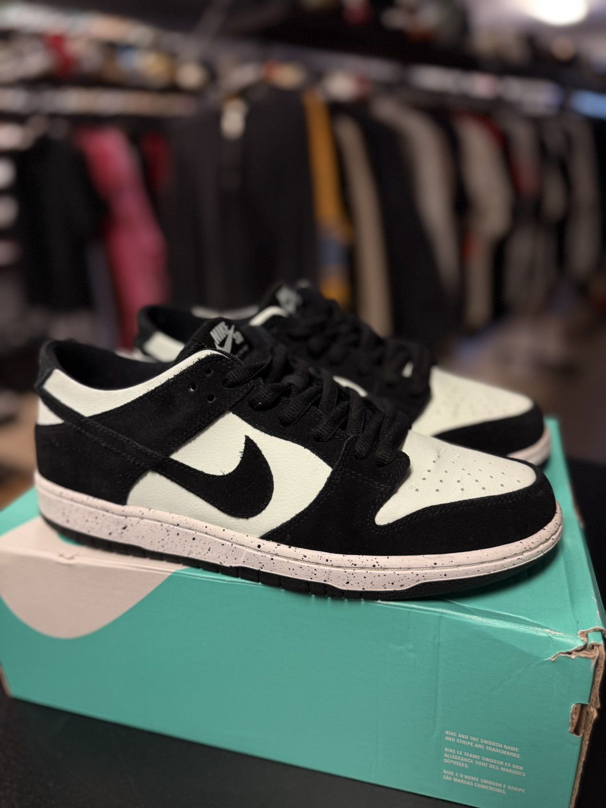 Nike Nike SB Zoom Dunk Low Pro 'Barely Green' 854866-003 Size 11 Size US 11 / EU 44 - 3 Thumbnail