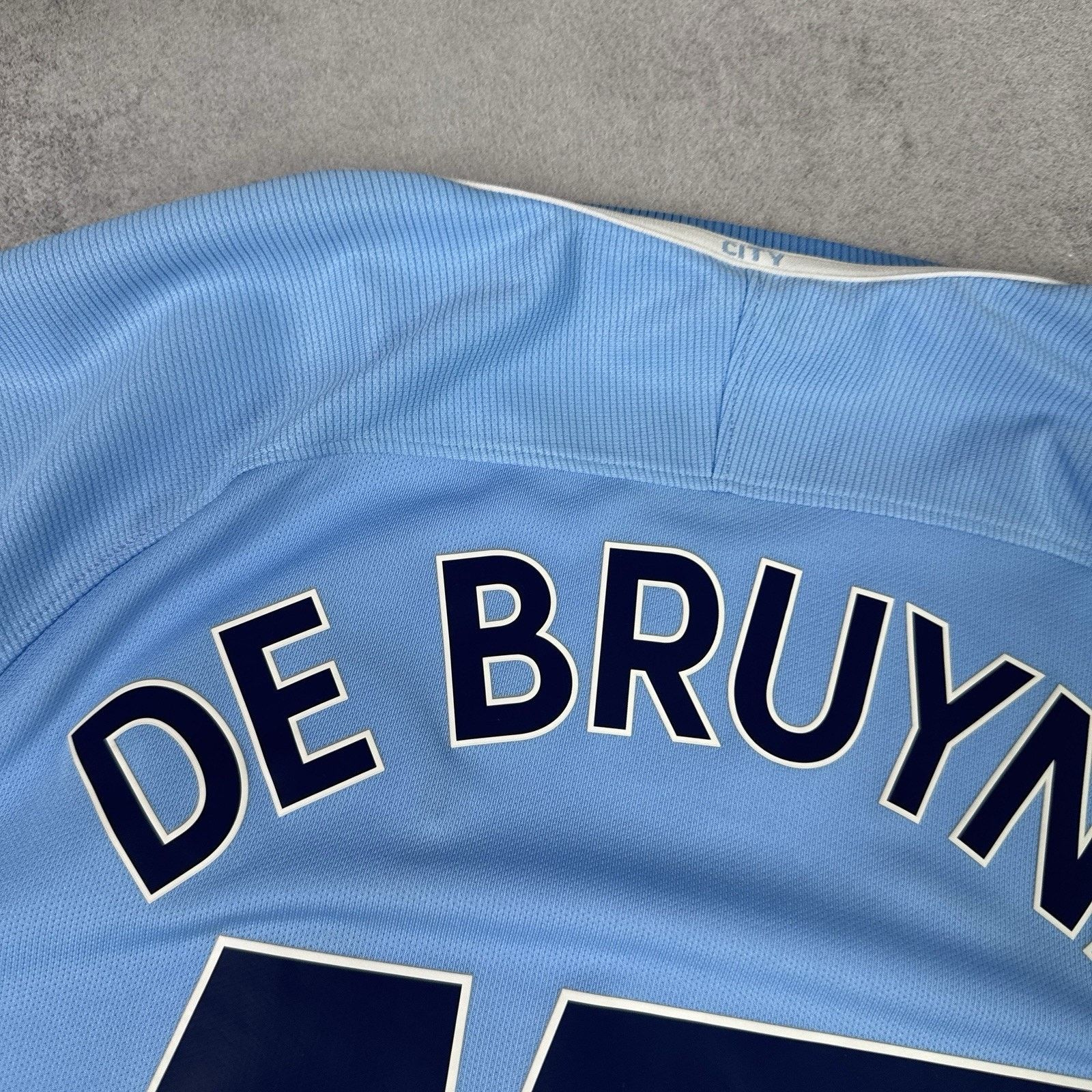 Nike Manchester City Nike 2017 2018 #17 De Bruyne Soccer Jersey Size US S / EU 44-46 / 1 - 14 Thumbnail