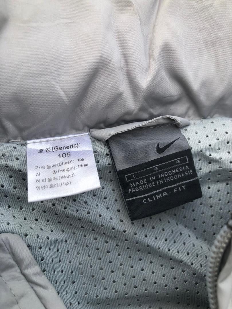 Nike 2003 Vintage Nike Man United Windbreaker Jacket Size US L / EU 52-54 / 3 - 3 Thumbnail
