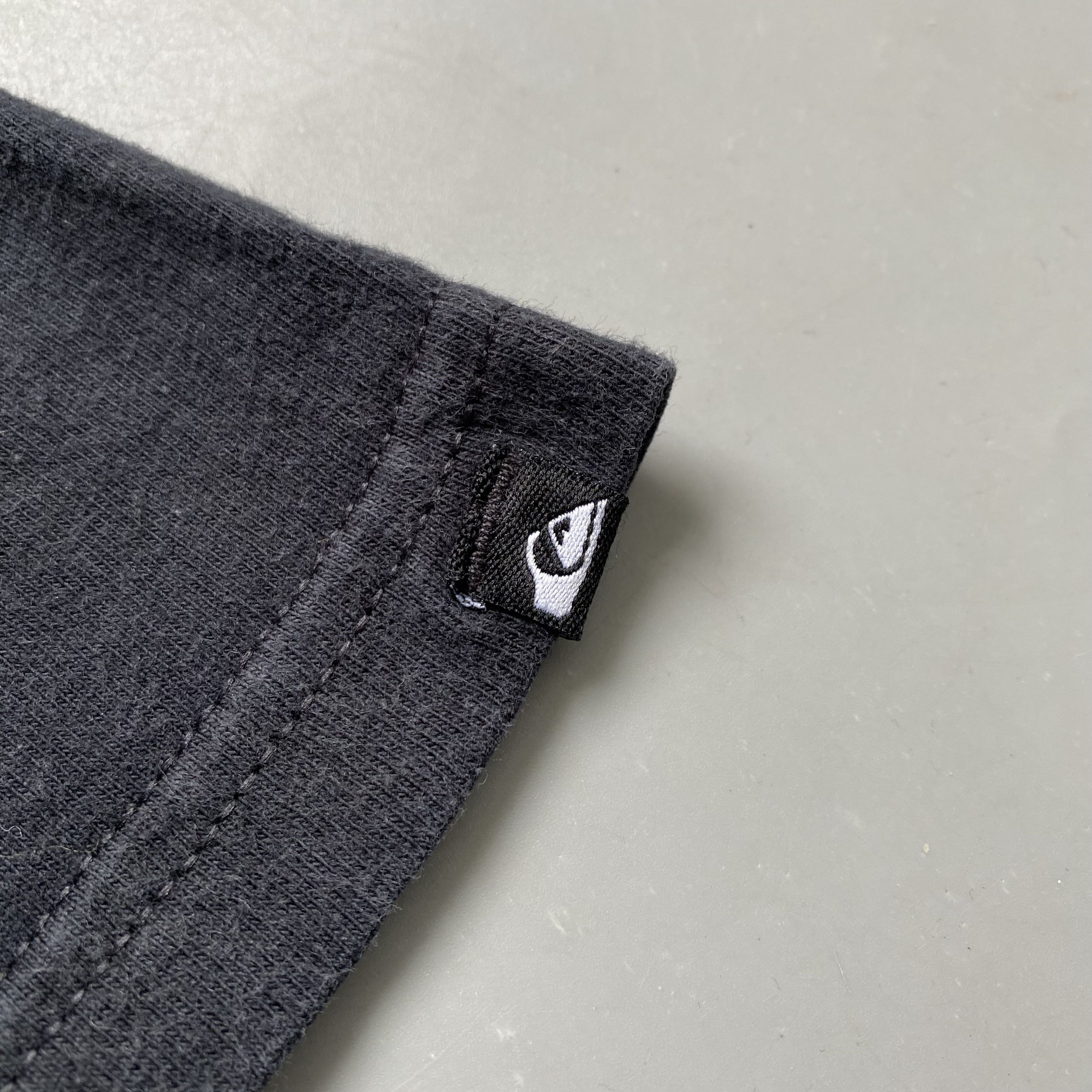Quiksilver 🏄🏼‍♂️ Vintage 90s Faded QUIKSILVER tee center logo Skater Size US L / EU 52-54 / 3 - 7 Thumbnail