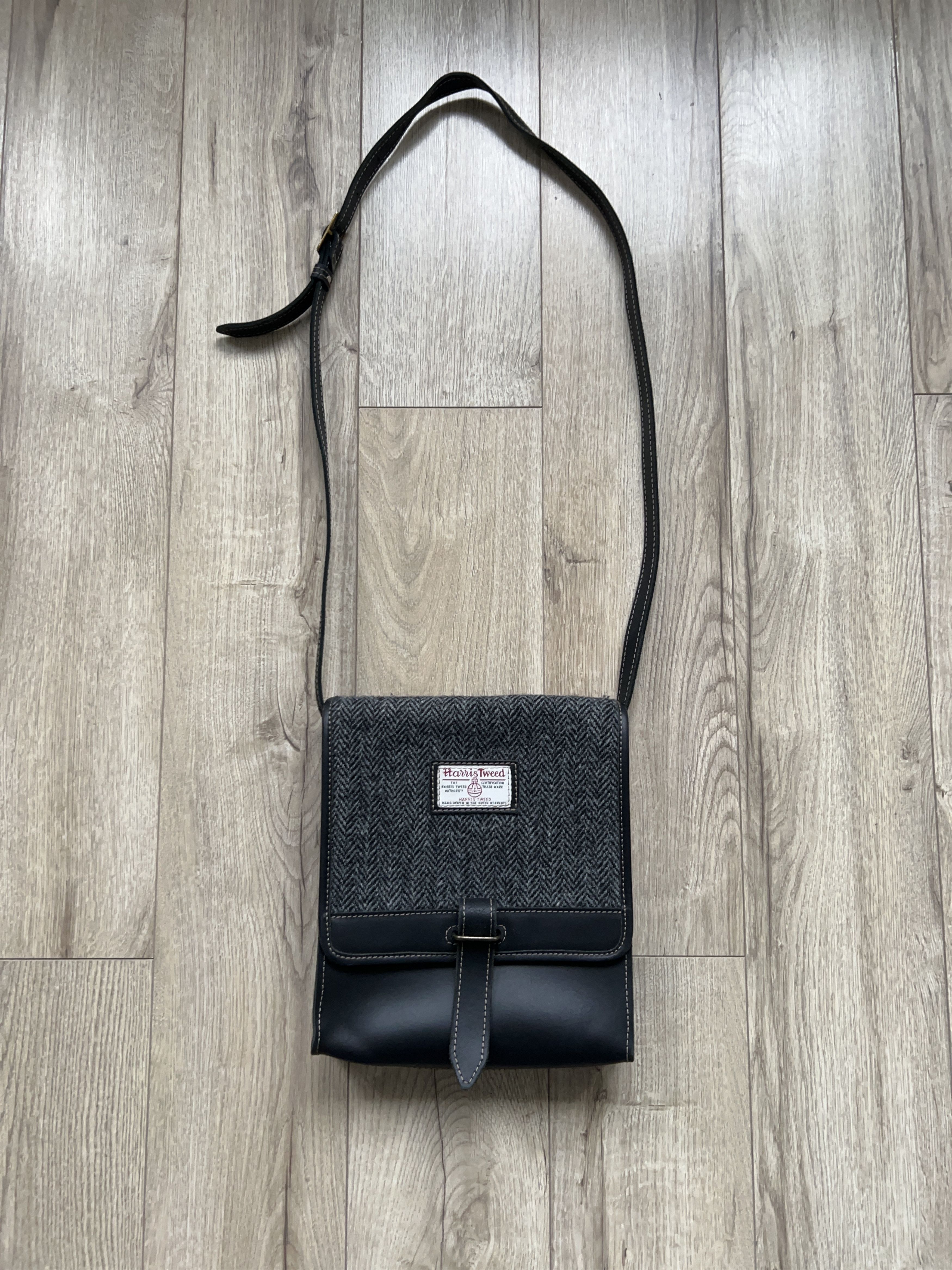 Harris Tweed × Leather × Vintage Cumbrae Charcoal Herringbone Messenger Bag Satchel Shoulder Size ONE SIZE - 2 Thumbnail