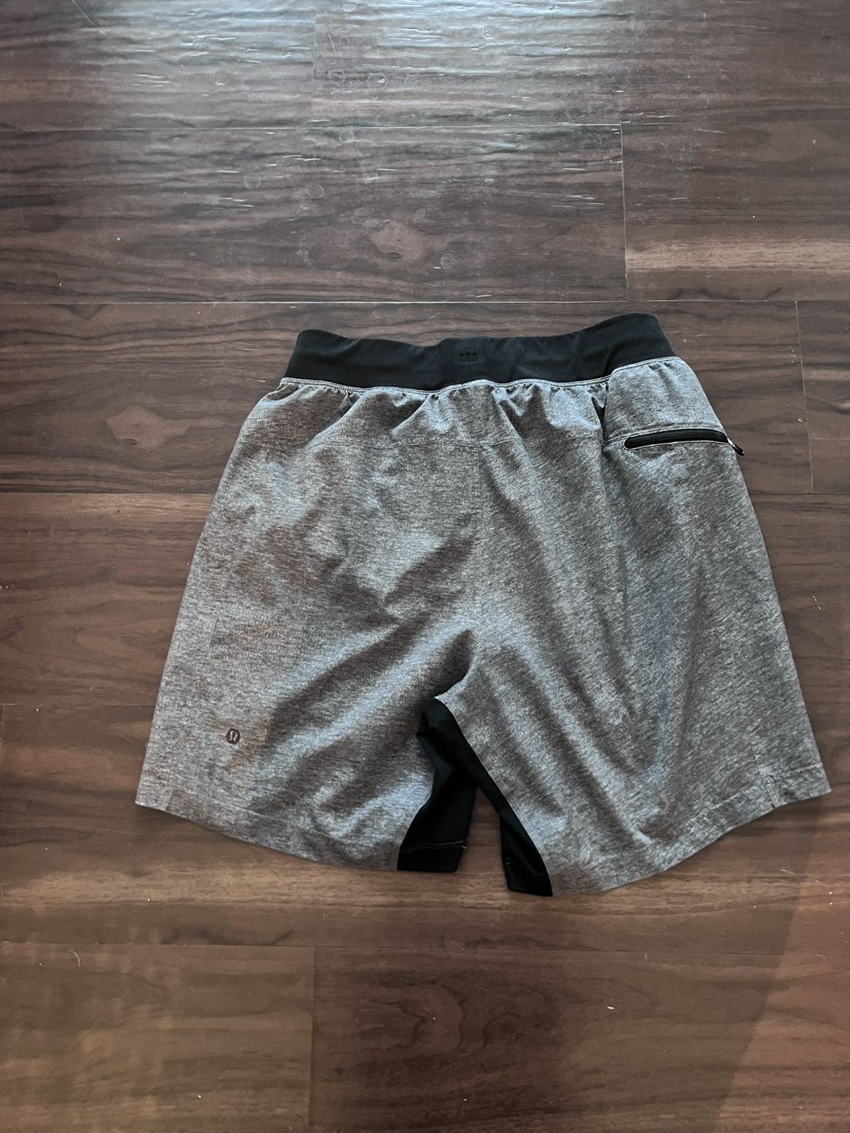 Lululemon Lululemon Shorts Size US 30 / EU 46 - 2 Thumbnail