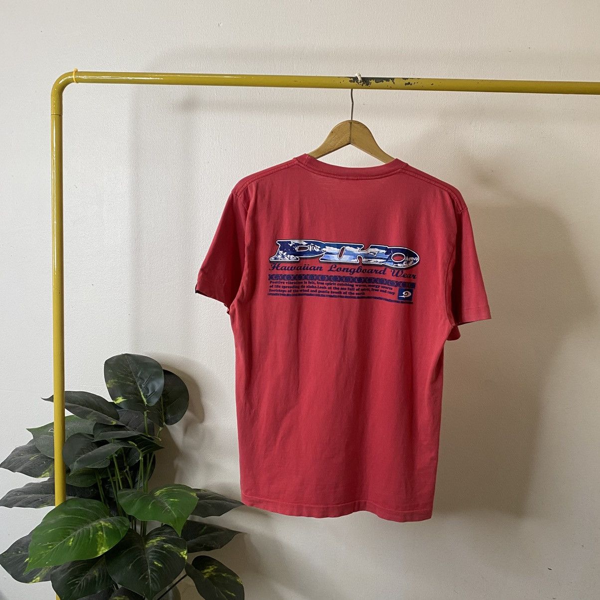 Vintage Vintage 2000s Piko Surf Tee Quiksilver Mambo Bronzeage Size US M / EU 48-50 / 2 - 1 Thumbnail