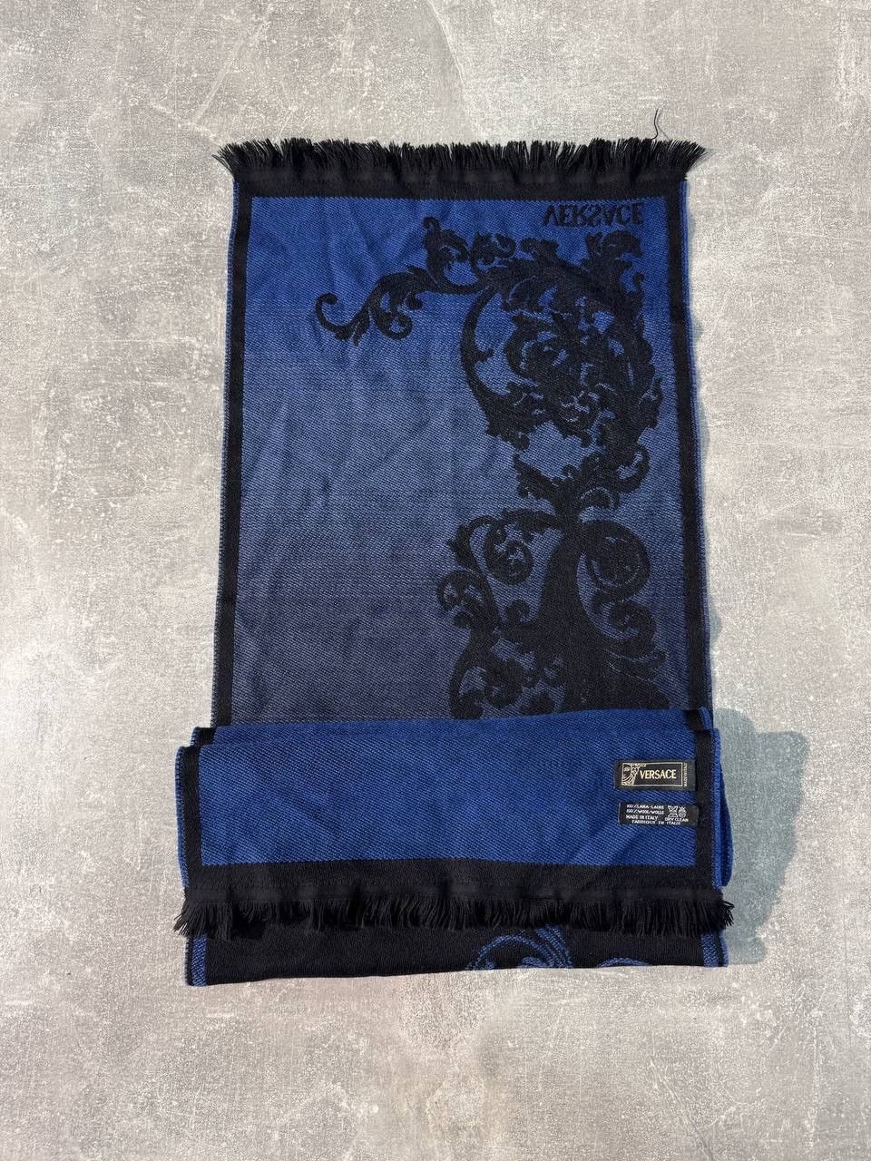 Versace Versace Scarf wool made in Italy Size ONE SIZE - 2 Thumbnail