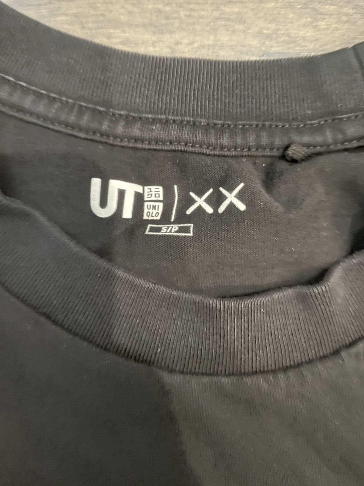 Kaws × Uniqlo Uniqlo Kaws Black Tee Size US S / EU 44-46 / 1 - 4 Thumbnail