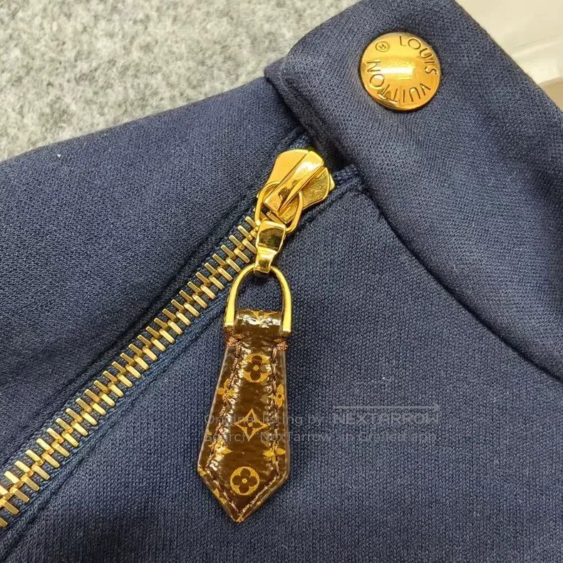 Louis Vuitton Louis Vuitton LogoDark blue logo printed cotton crew neck Size US L / EU 52-54 / 3 - 5 Thumbnail