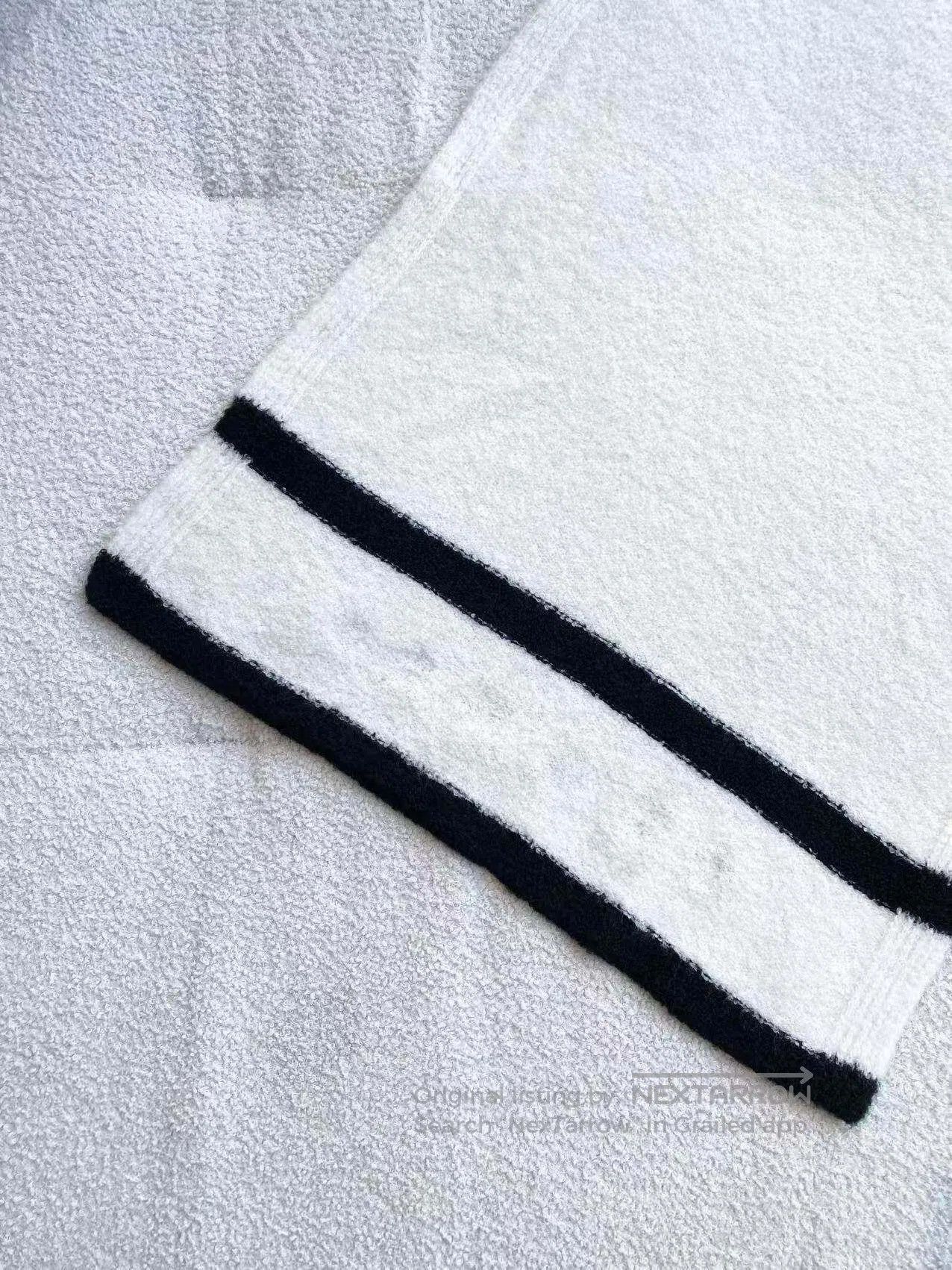 Chanel Chanel 24k black and white cashmere scarf| Size ONE SIZE - 4 Thumbnail