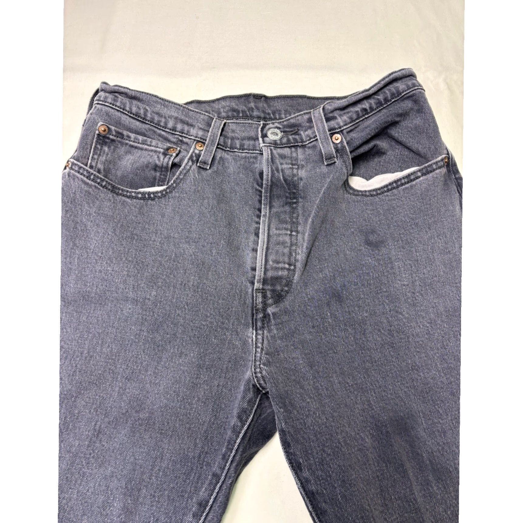 Levi's VINTAGE Levi's 501 Original Fit Jeans Womens Black Wash Distressed Raw Hem W30 L26 Size 30" / US 8 / IT 44 - 2 Thumbnail