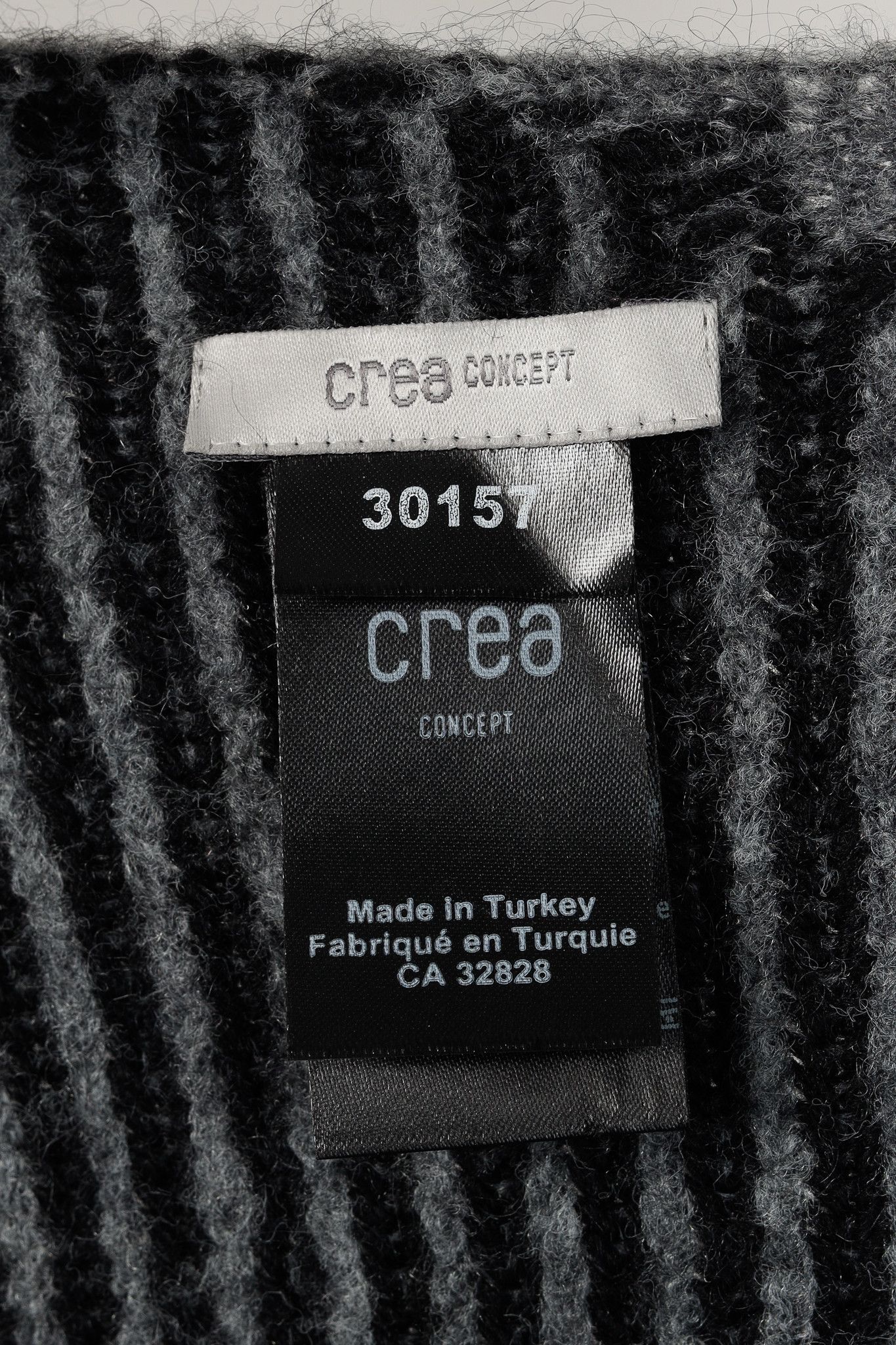 Other Crea Concept AW/19 Abstract-Embroidery Knit Shawl Size ONE SIZE - 8 Thumbnail