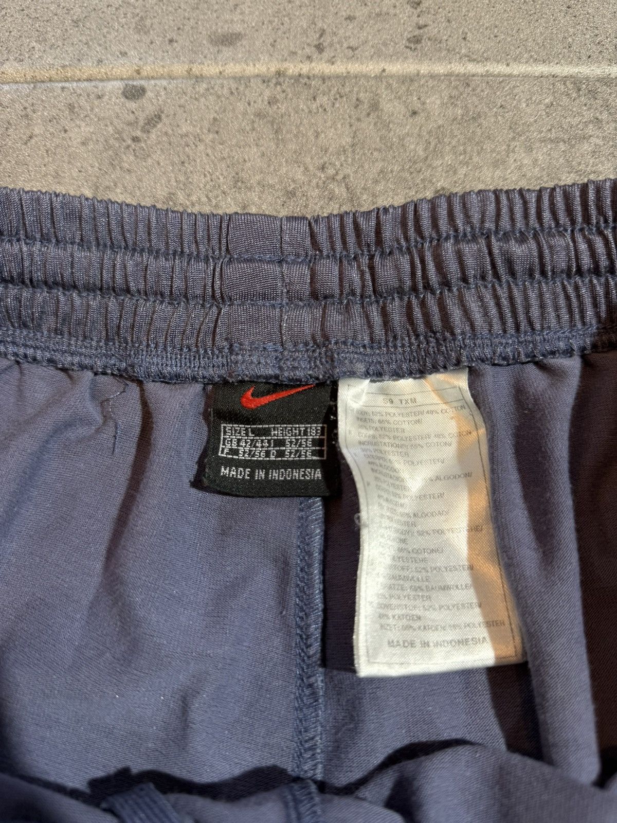 Nike × Vintage vintage 90s Nike nylon cropped shorts pinterest soccer Size US 34 / EU 50 - 6 Thumbnail