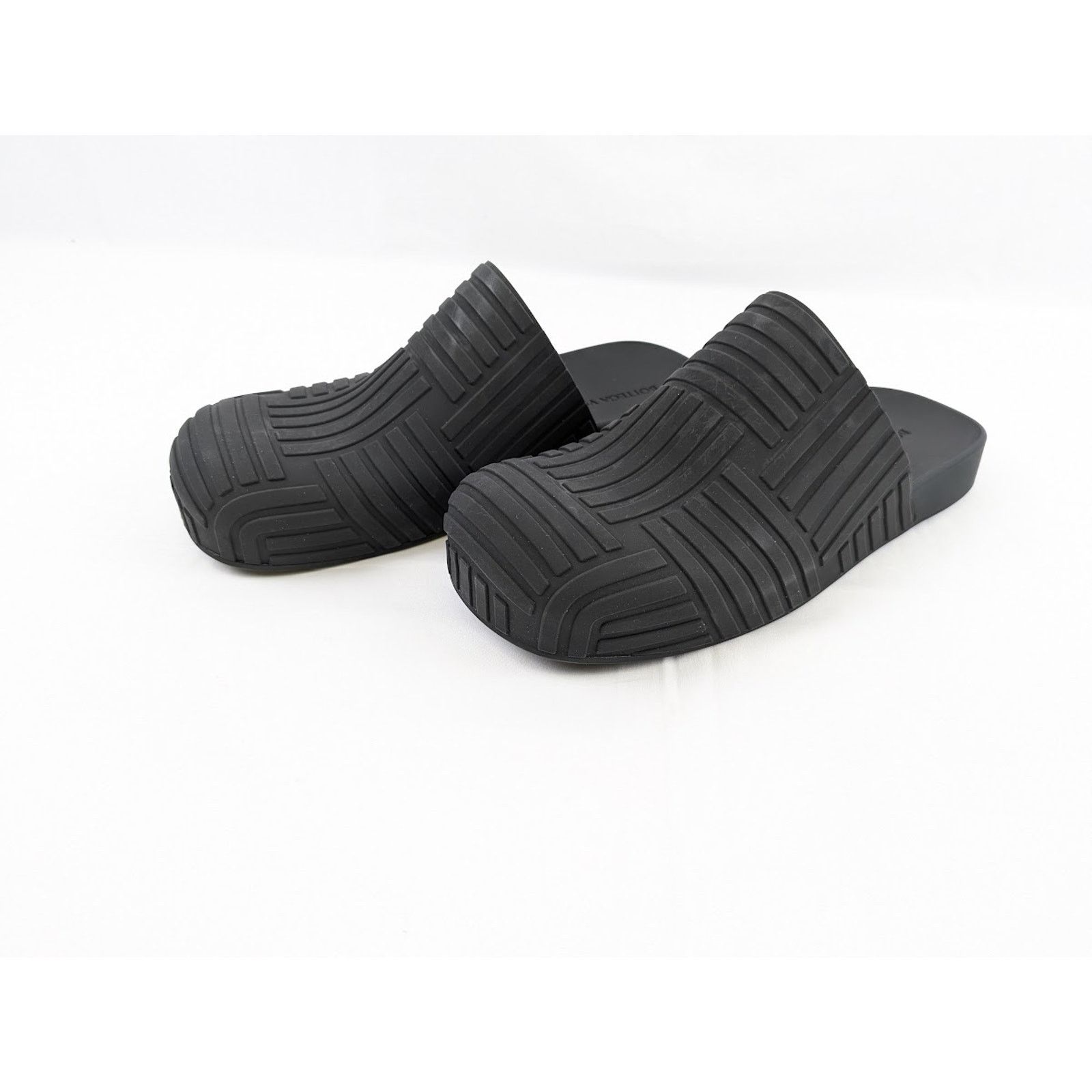 Bottega Veneta o1rshd1 Q:2 / Rubber Carpet Slider Sandal in Black Size US 12 / EU 45 - 15 Thumbnail