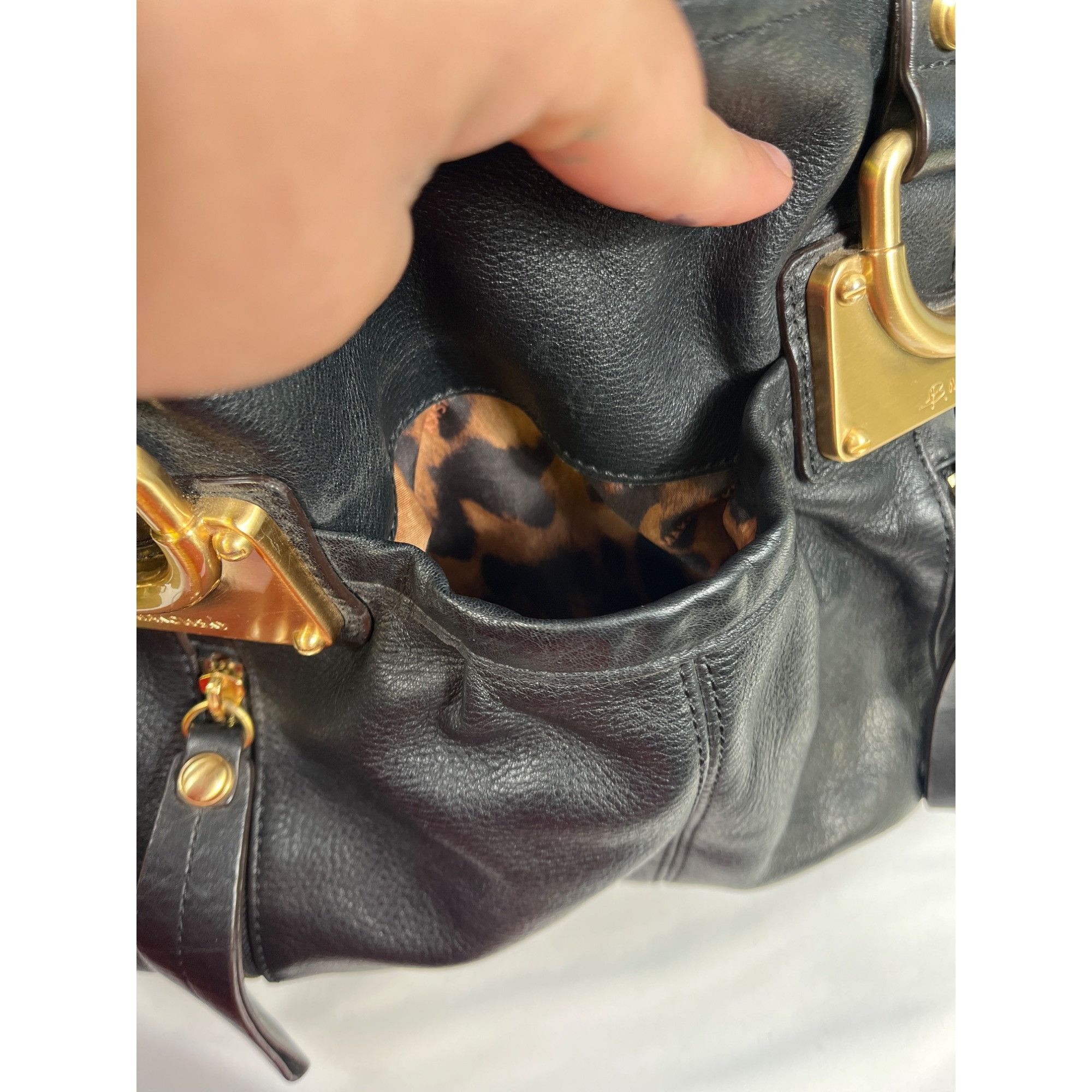 Designer B. Makowsky Womens Black Leather Handbag With Gold Tone Hard Size ONE SIZE - 8 Thumbnail