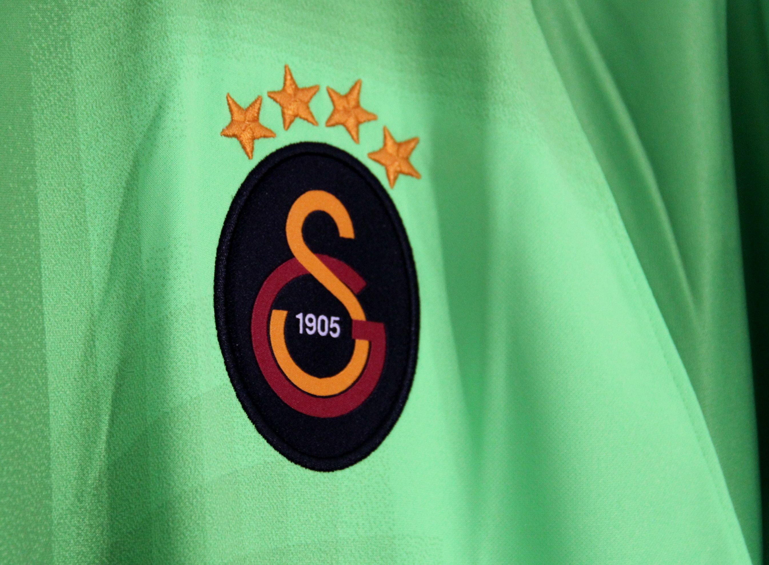 Nike Galatasaray Goalkeeper jersey 2022/23 DM1691-398 SIZE M Size US M / EU 48-50 / 2 - 4 Thumbnail