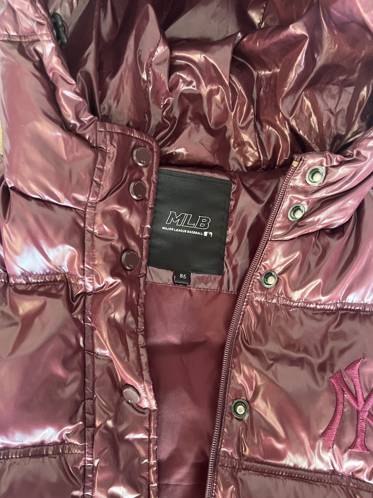 MLB × New York Yankees VINTAGE KOREAN PADDED PUFFER JACKET (85/XS) Size XS / US 0-2 / IT 36-38 - 3 Thumbnail