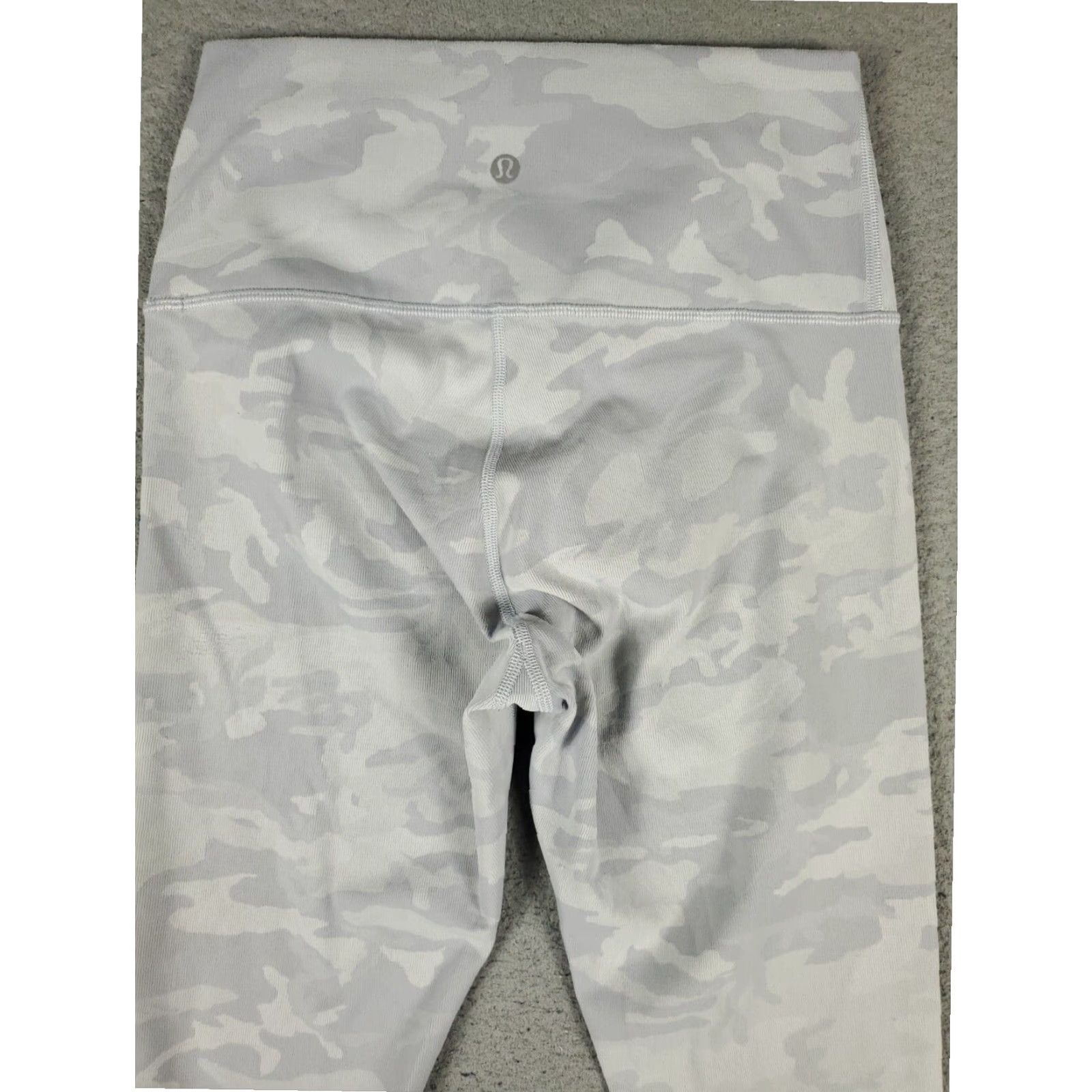 Lululemon Lululemon Womens Gray Camouflage Capri Pants Ladies Size 6 Extra Large XL Size 28" / US 6 / IT 42 - 6 Thumbnail