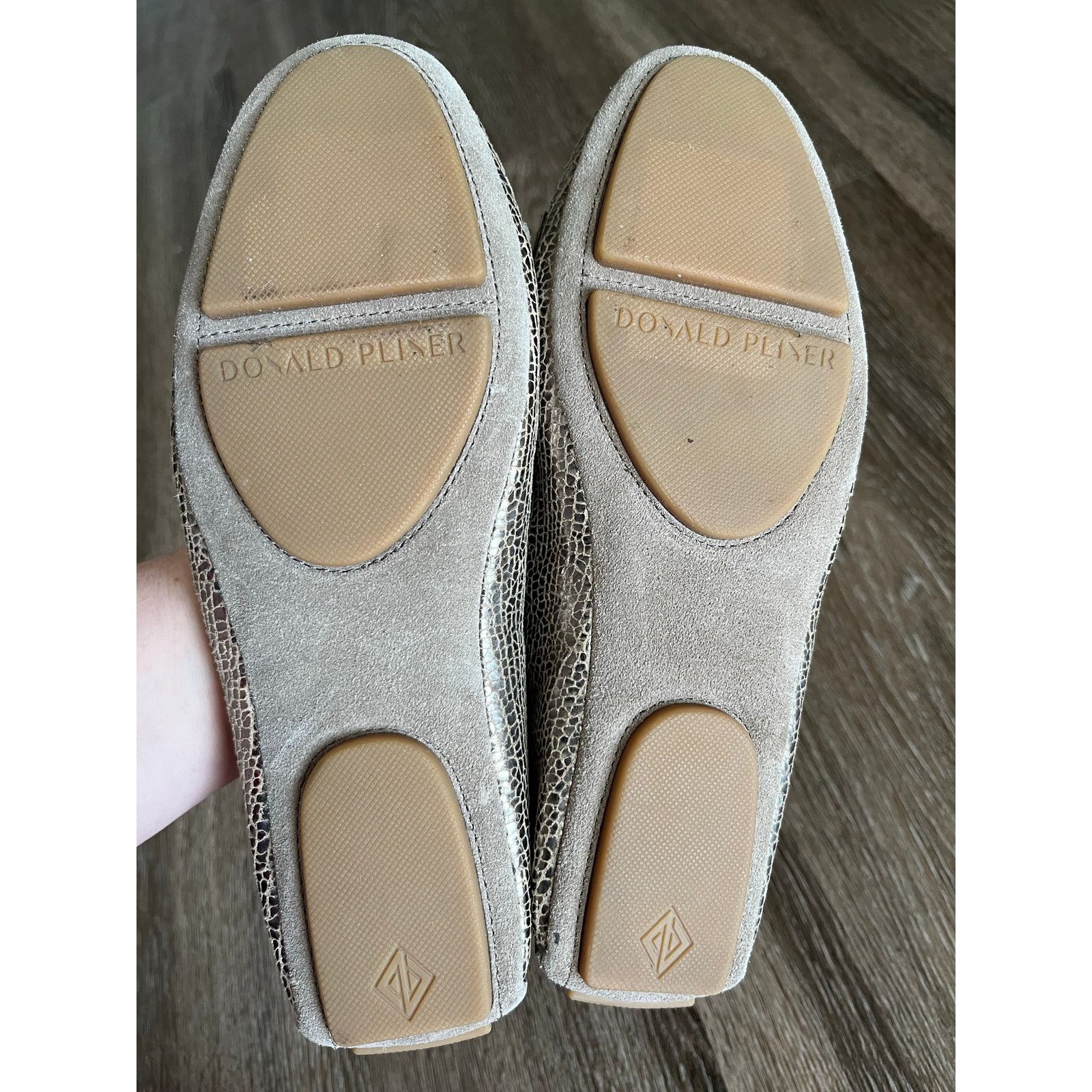 Donald Pliner DONALD PLINER Raya Pebbled Leather Flat Womens 6.5 Metallic Size US 6.5 / IT 36.5 - 5 Thumbnail