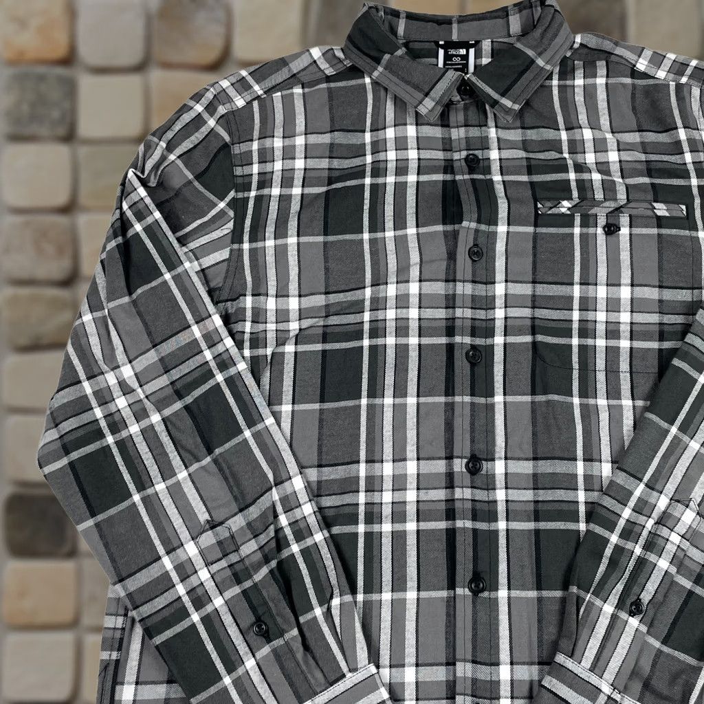 The North Face The North Face Shirt - Large Gray Flannel Long Sleeve Men's Button Up Hiking Camping Size US L / EU 52-54 / 3 - 1 Thumbnail