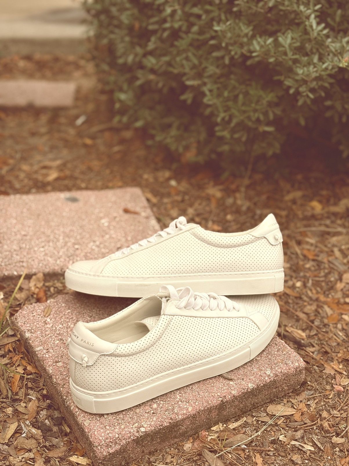 Givenchy Givenchy Urban Street Low Perforated Knot Sneakers – White Size US 11.5 / EU 44-45 - 1 Thumbnail